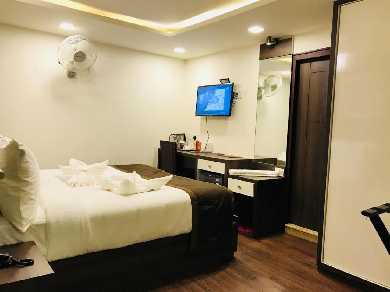 Bed in Hotel Royal Inn - Electronic City