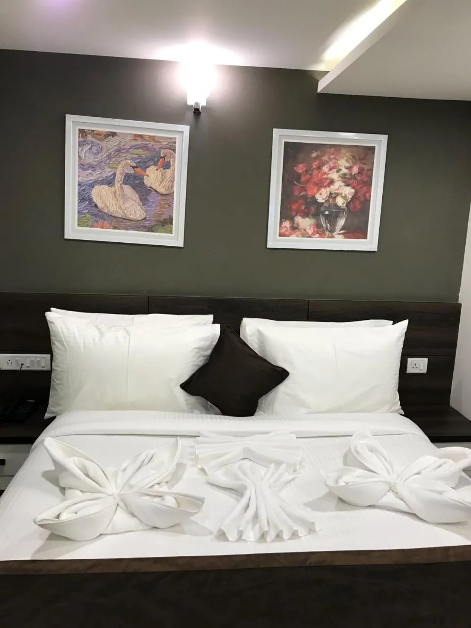 Bed in Hotel Royal Inn - Electronic City