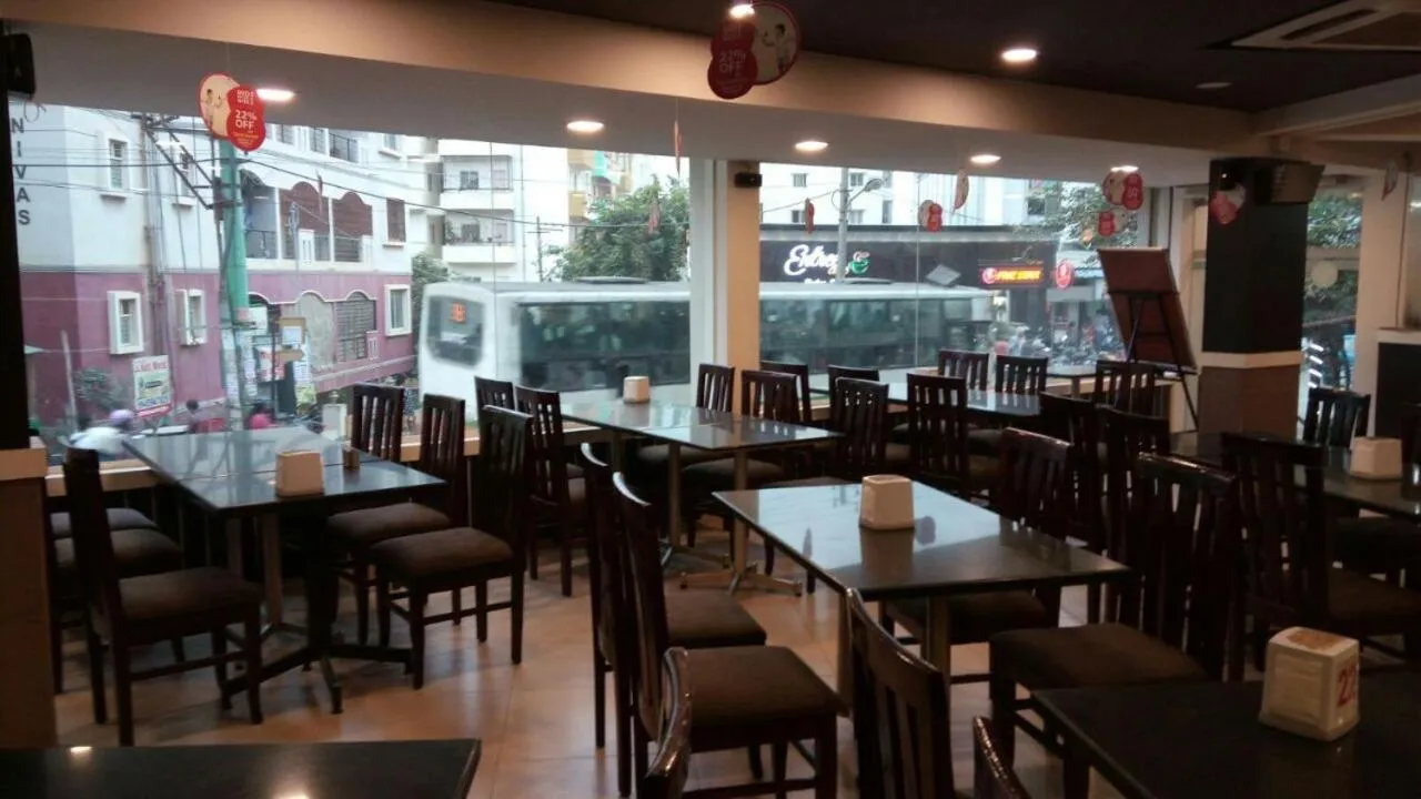 Restaurant/places to eat in Hotel Royal Inn - Electronic City