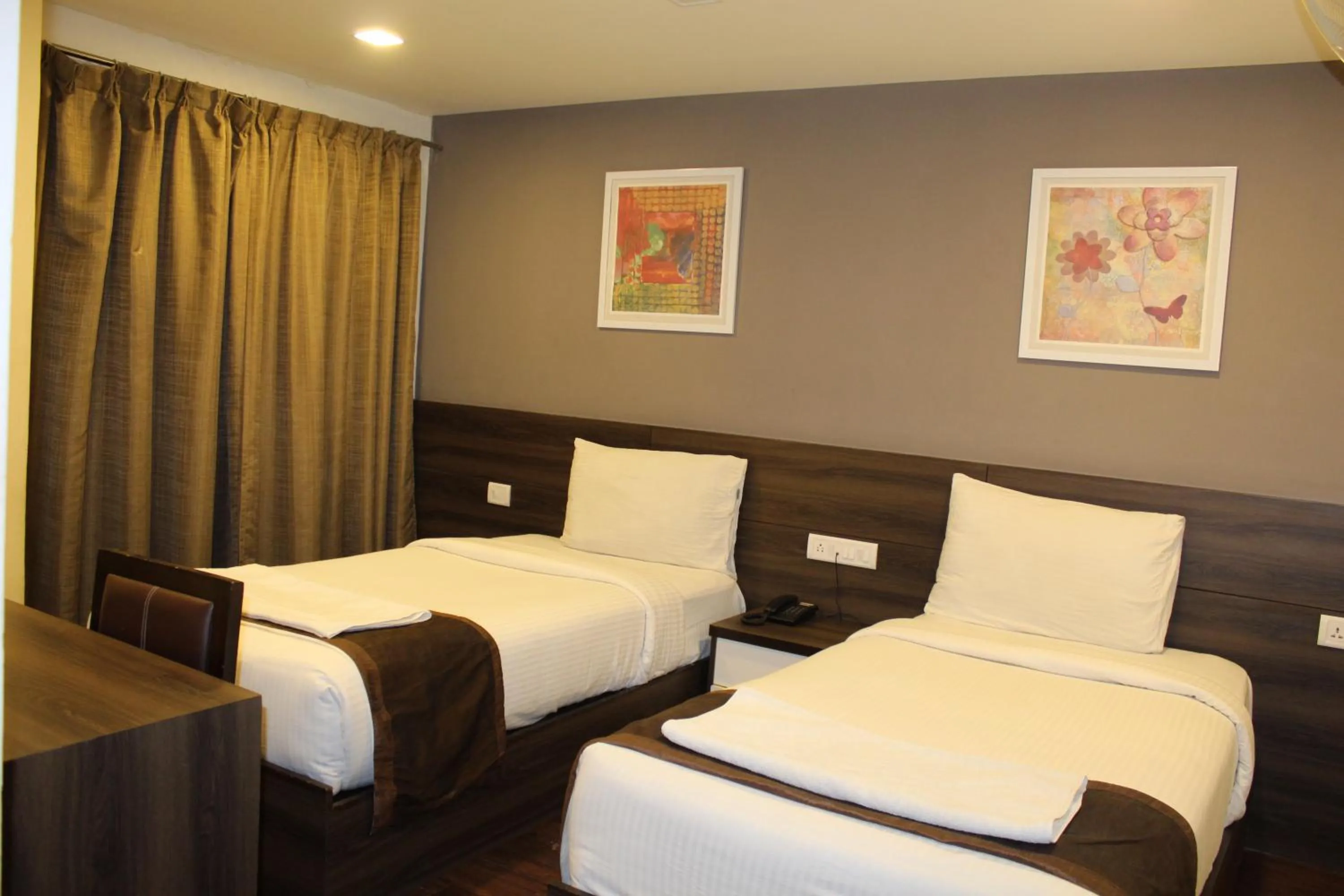 Bed in Hotel Royal Inn - Electronic City