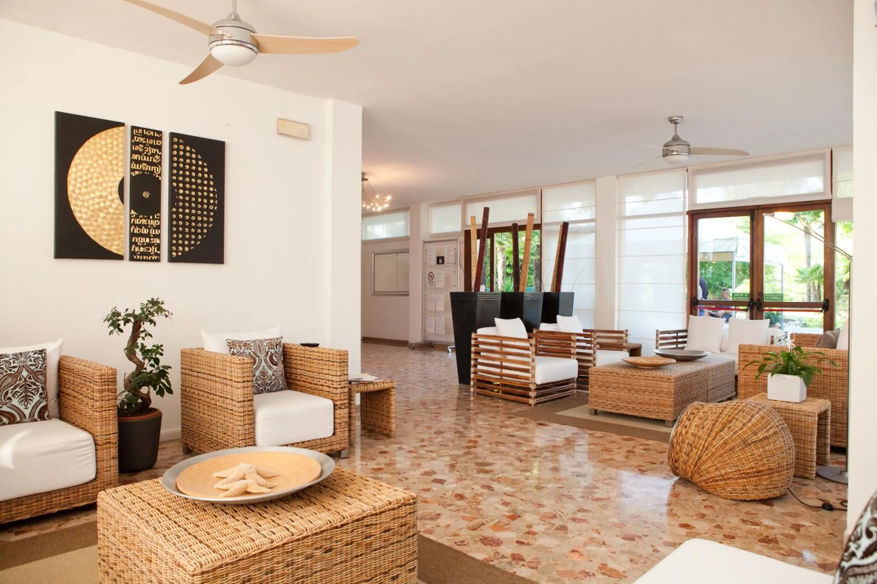 Communal lounge/ TV room in Hotel Horizonte