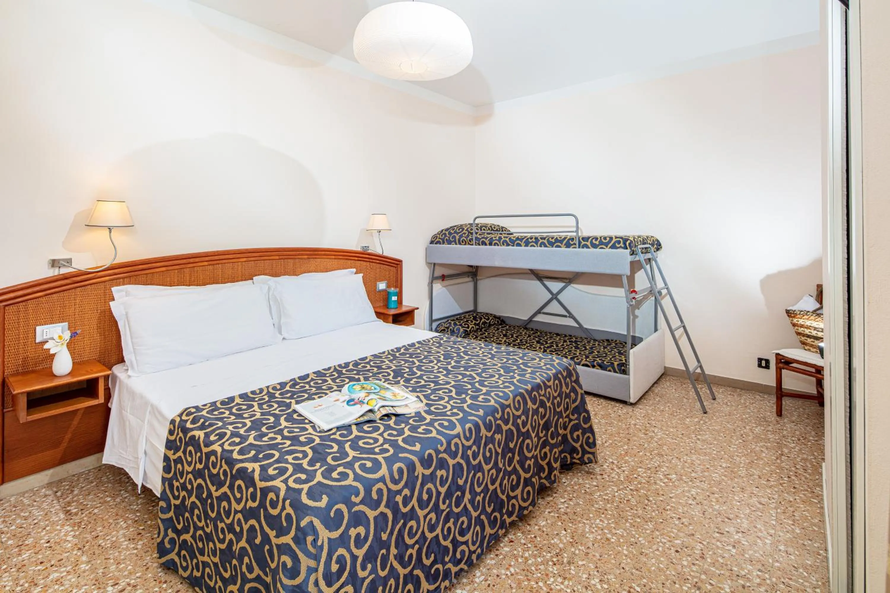 Property building, Bed in Hotel Horizonte