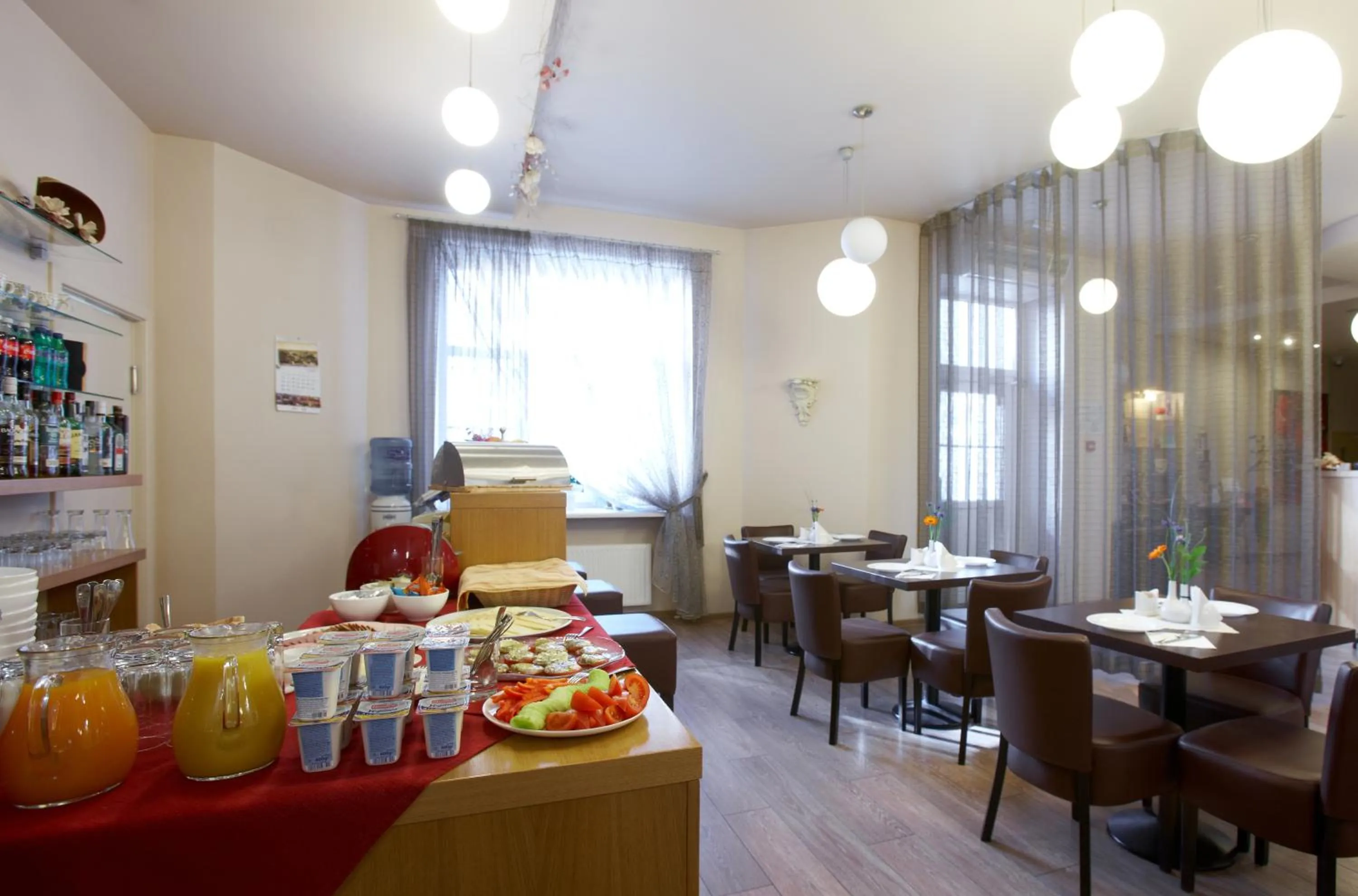 Restaurant/places to eat in Hotel Edvards