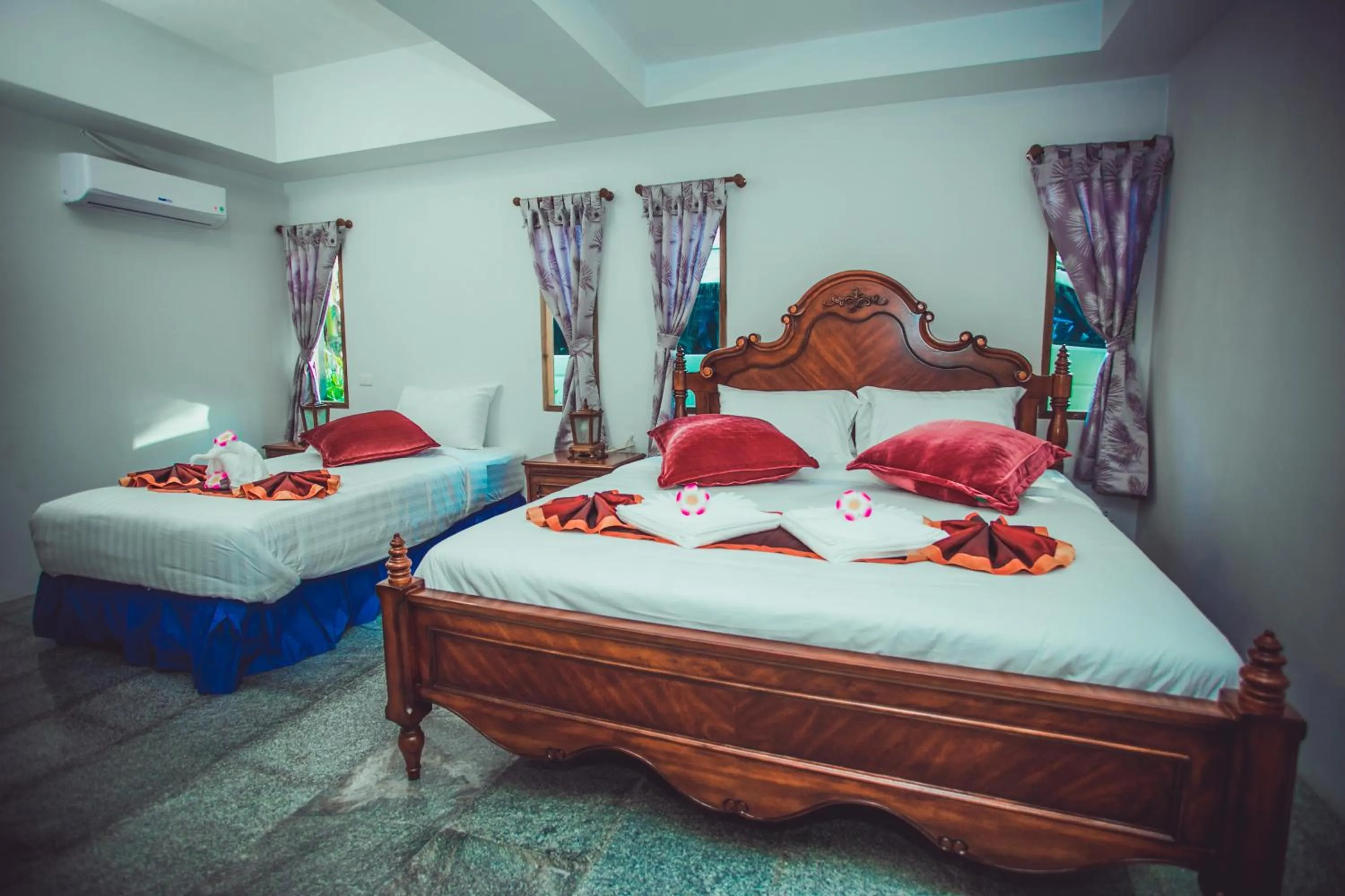 Photo of the whole room, Bed in Sasitara Thai Villas