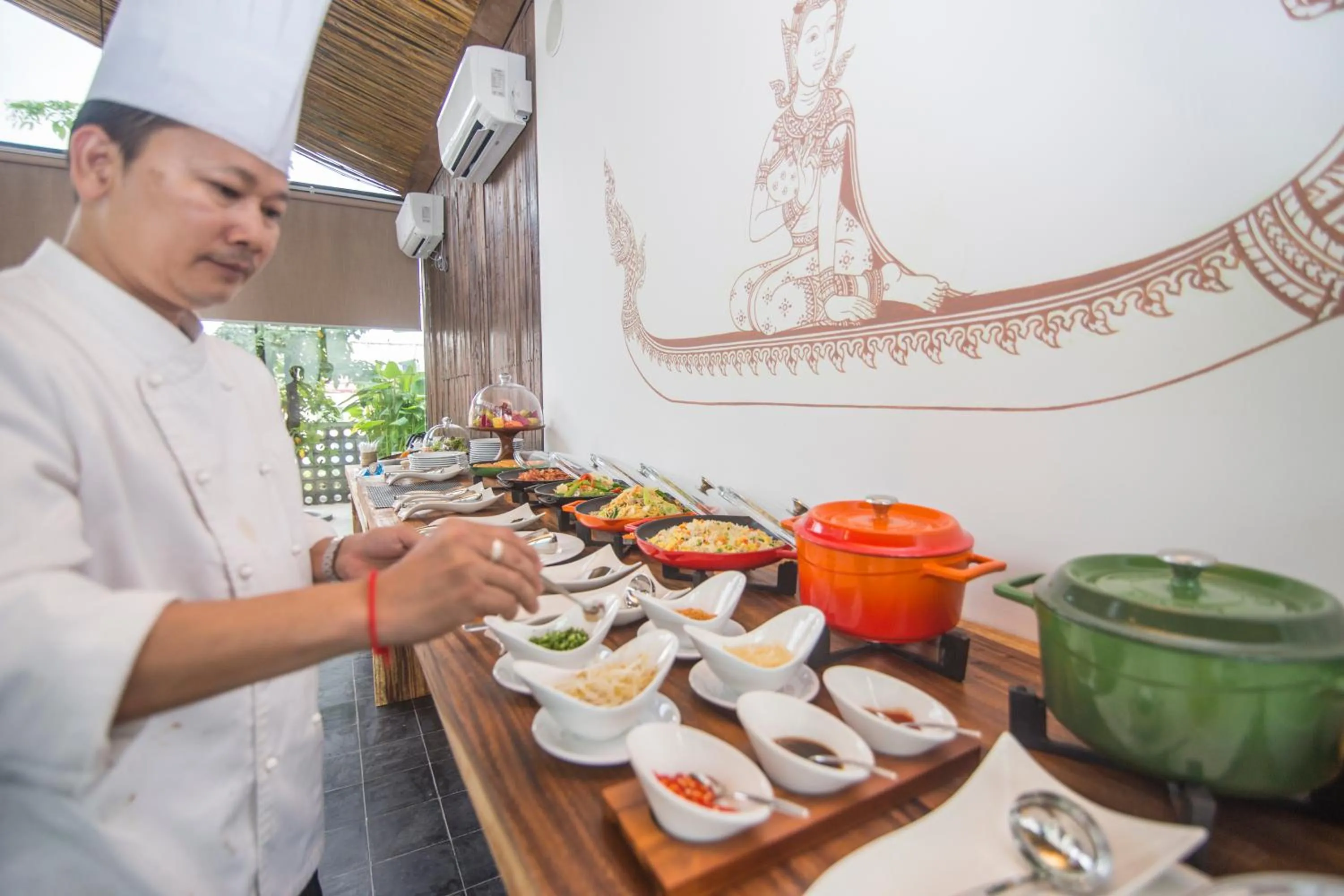 Restaurant/places to eat in Sarina Boutique Hotel