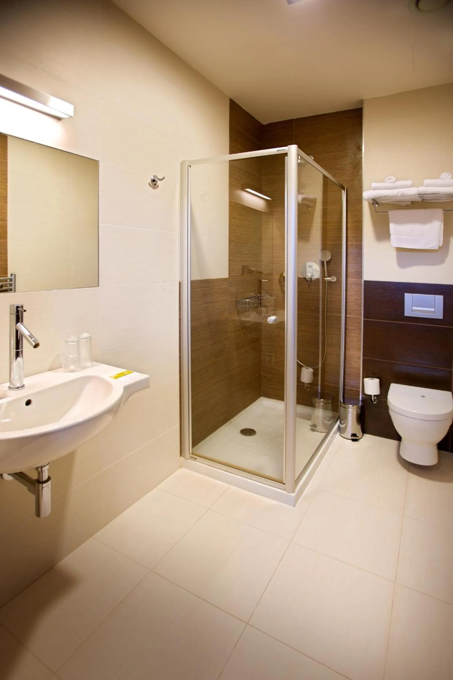 Shower in Hotel Lahofer