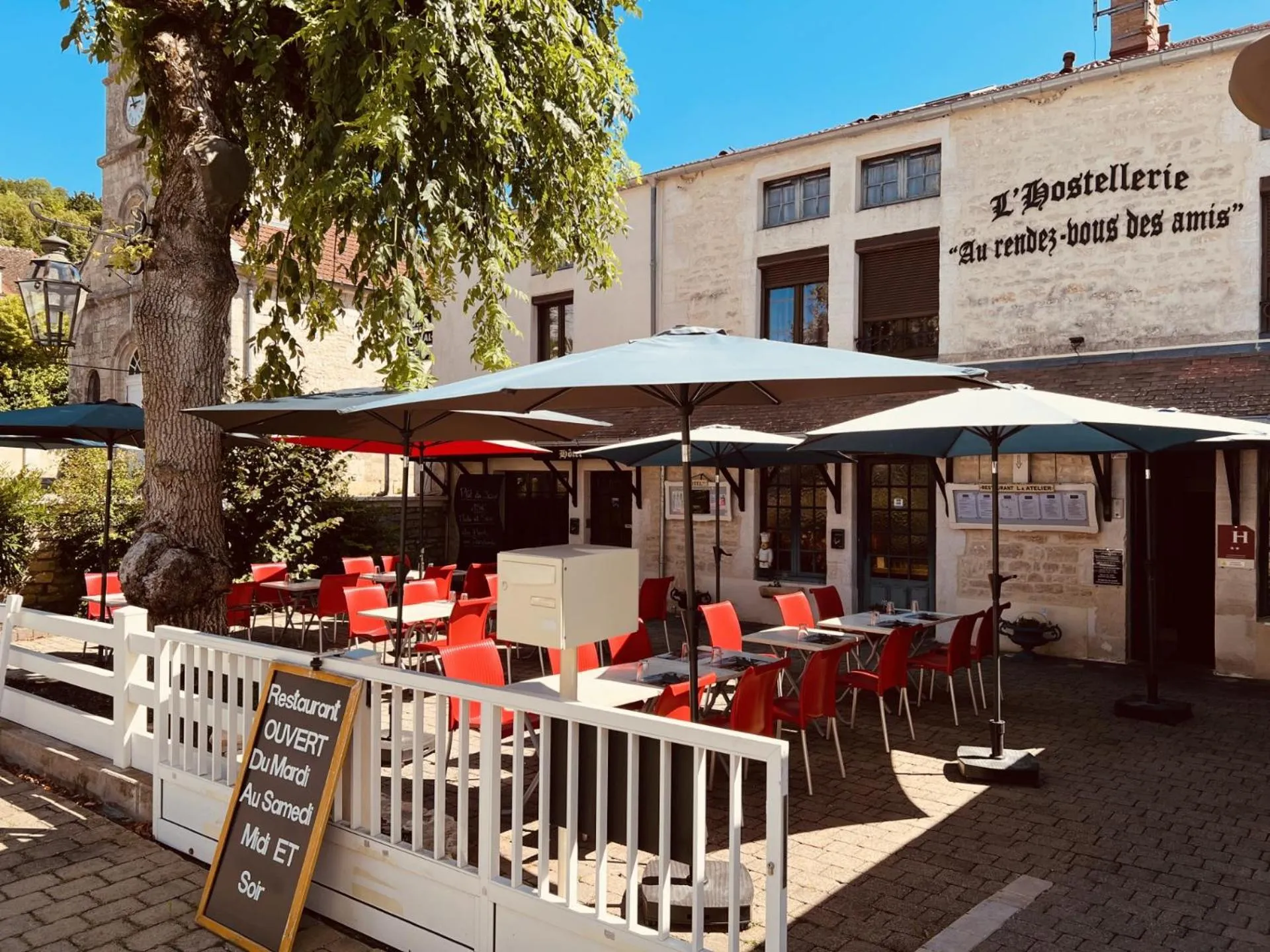 Facade/entrance in Hostellerie Au rendez-vous des amis