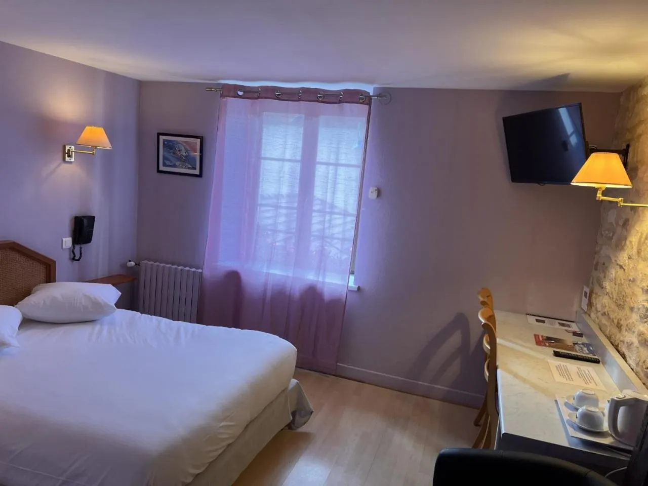 Photo of the whole room, Bed in Hostellerie Au rendez-vous des amis