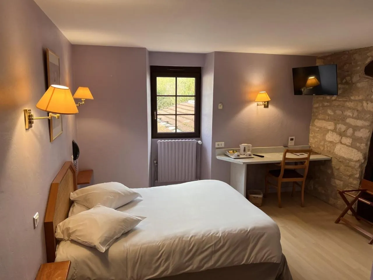 Photo of the whole room, Bed in Hostellerie Au rendez-vous des amis