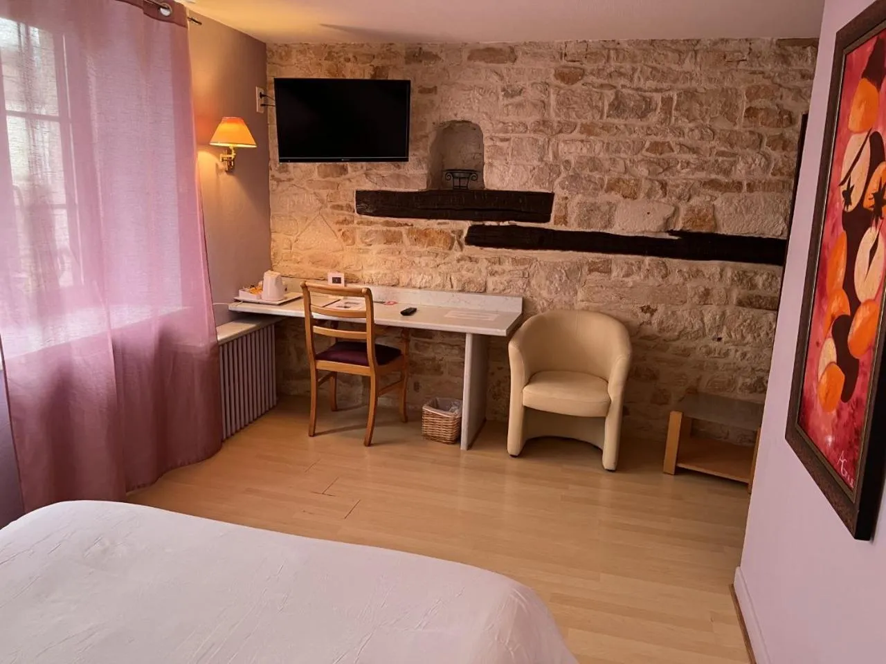 Photo of the whole room, Bed in Hostellerie Au rendez-vous des amis