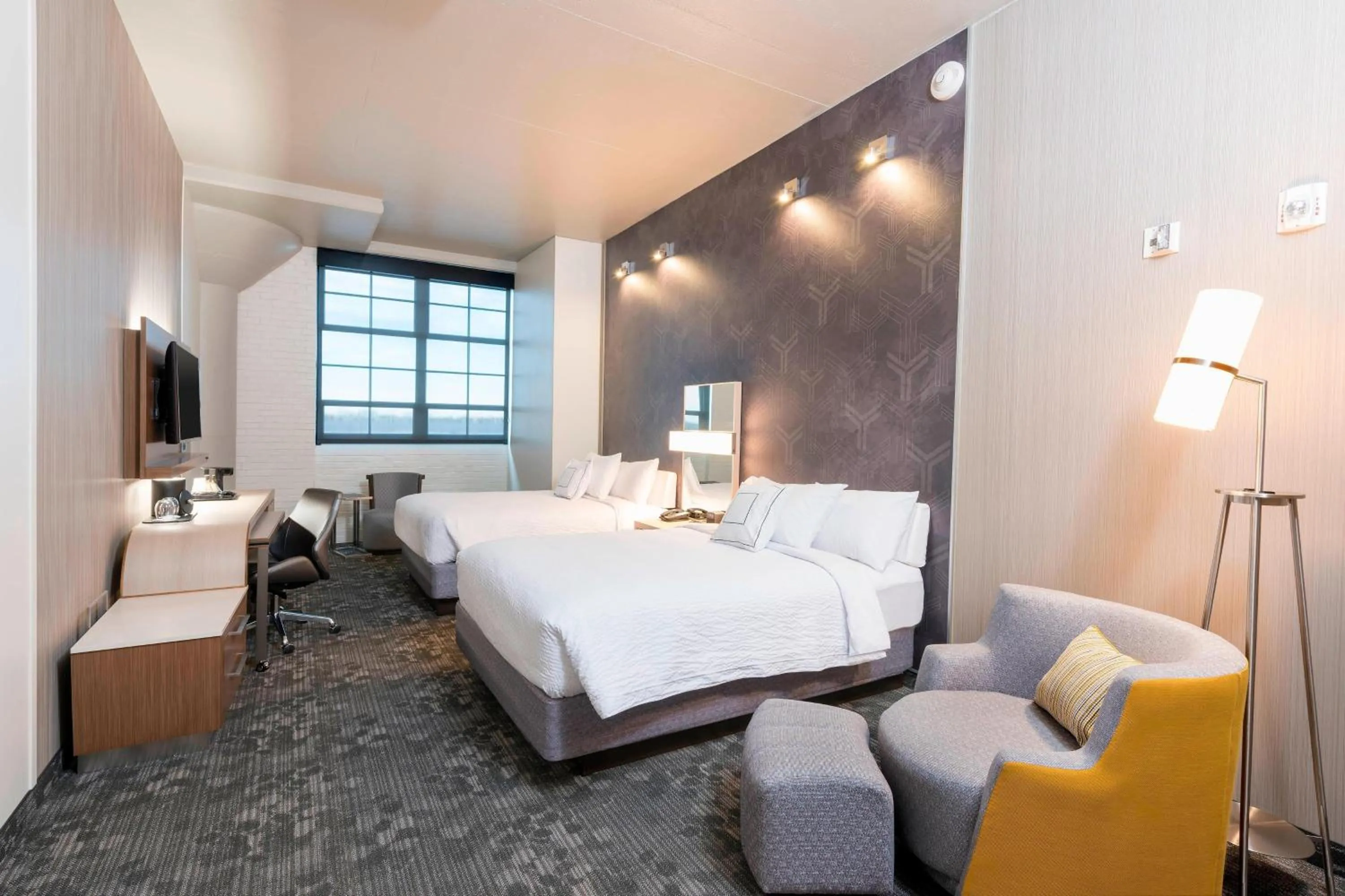 Photo of the whole room, Bed in Courtyard by Marriott Waterloo Cedar Falls