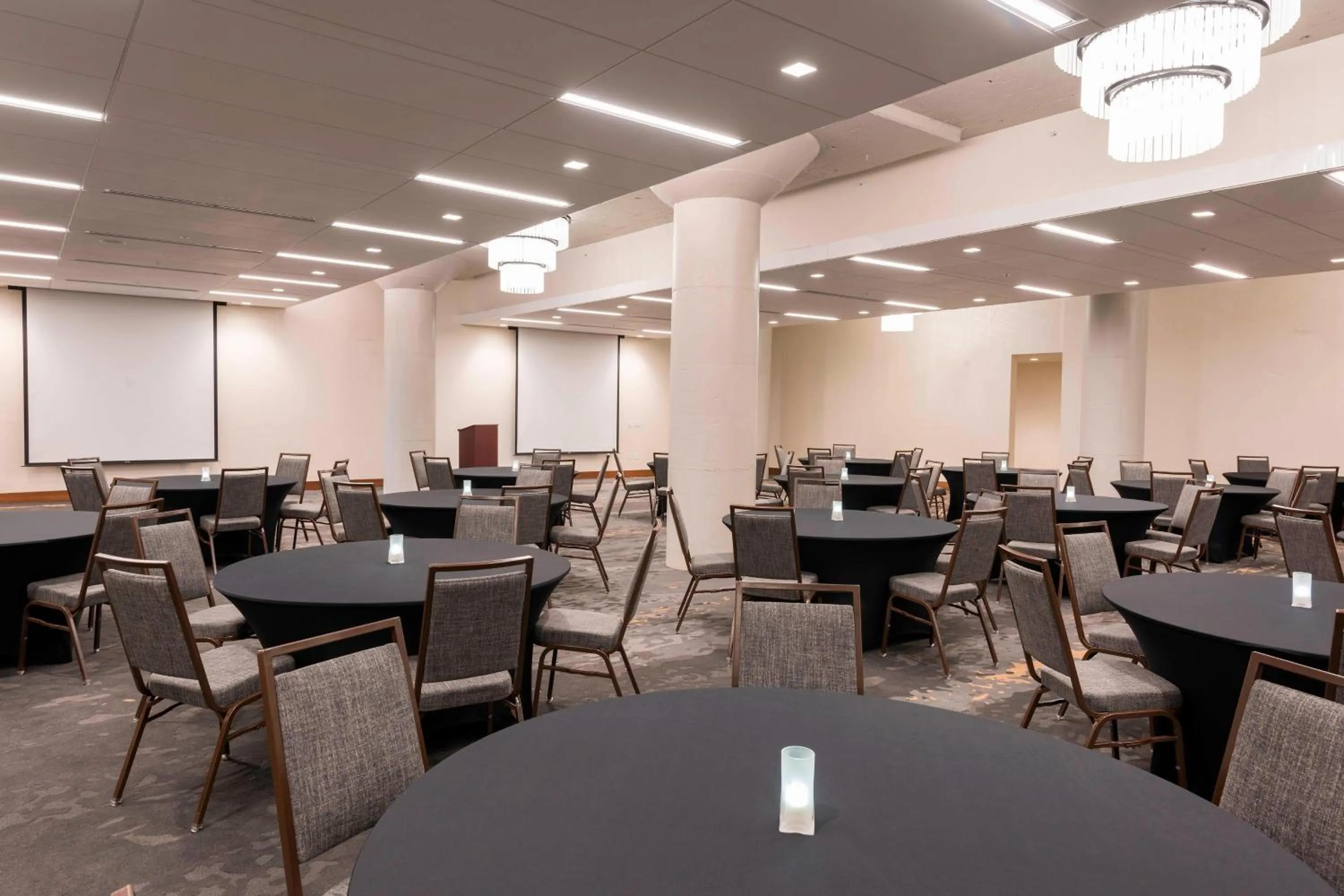 Meeting/conference room in Courtyard by Marriott Waterloo Cedar Falls