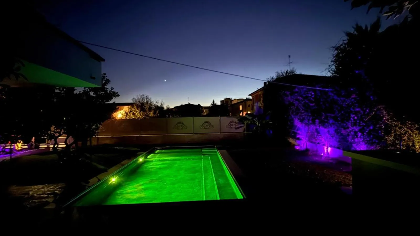Swimming pool in Villa Giulia Rooms & Bike