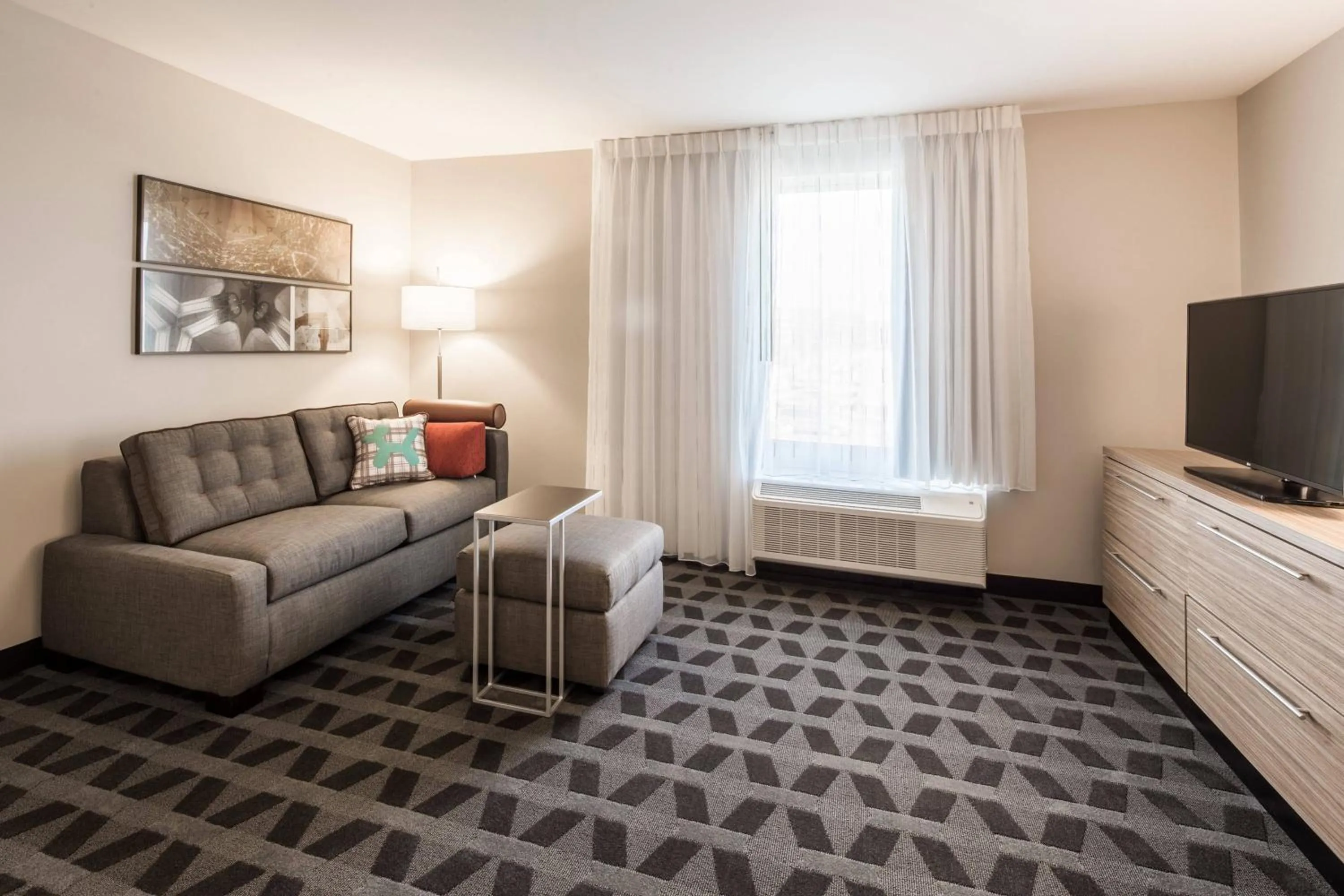 Living room in TownePlace Suites by Marriott Cleveland