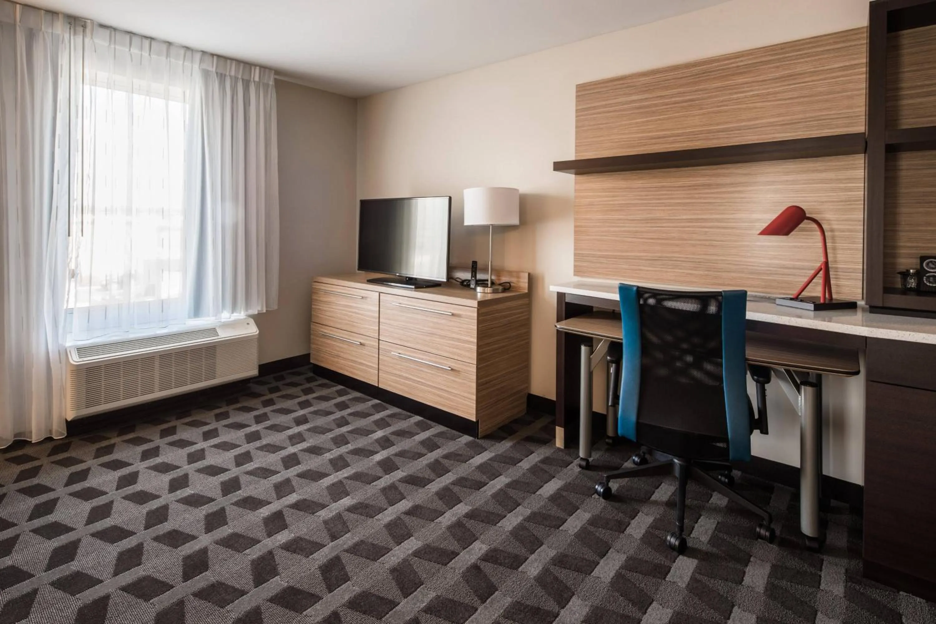 Living room, Bed in TownePlace Suites by Marriott Cleveland