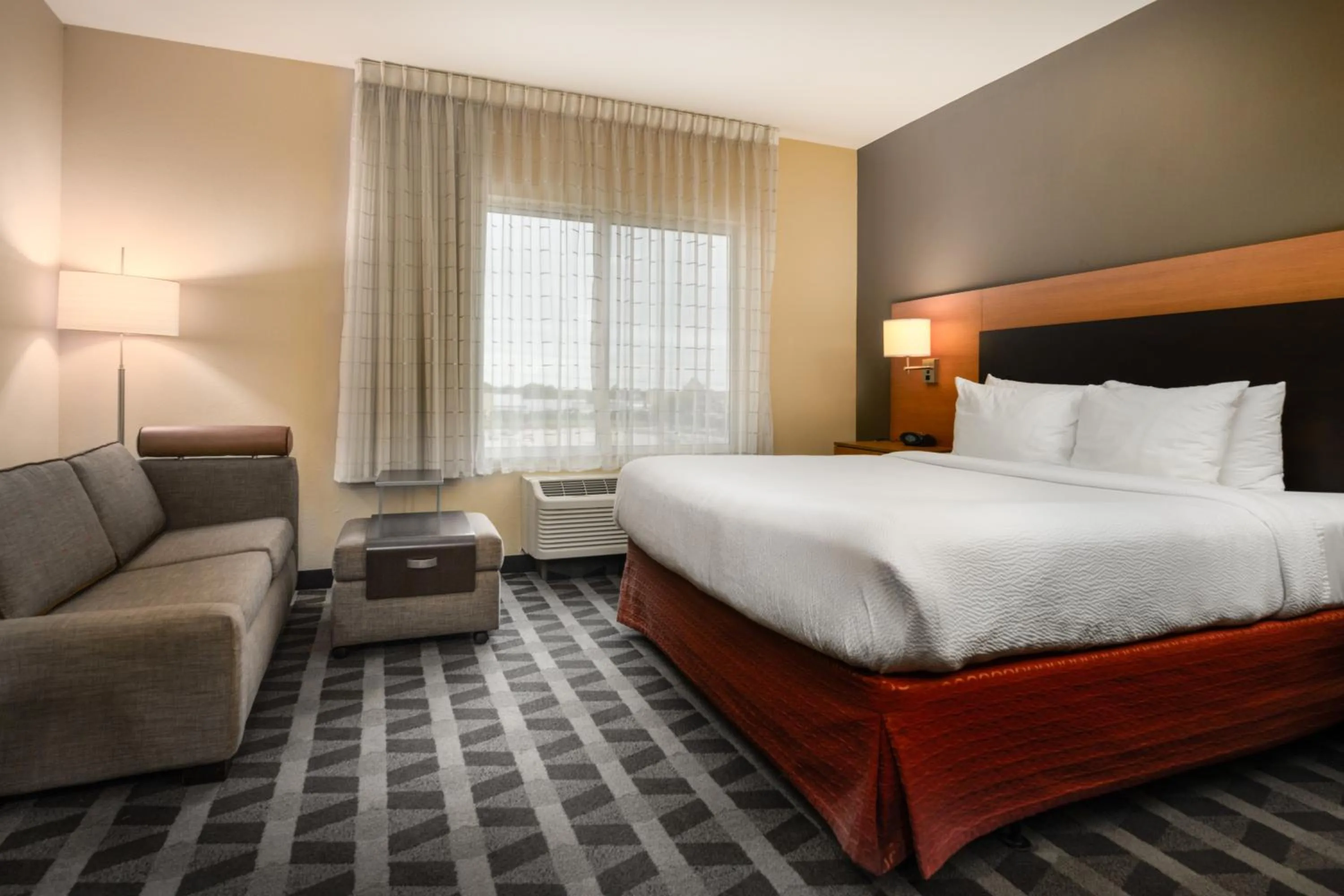 Bedroom, Bed in TownePlace Suites by Marriott Cleveland