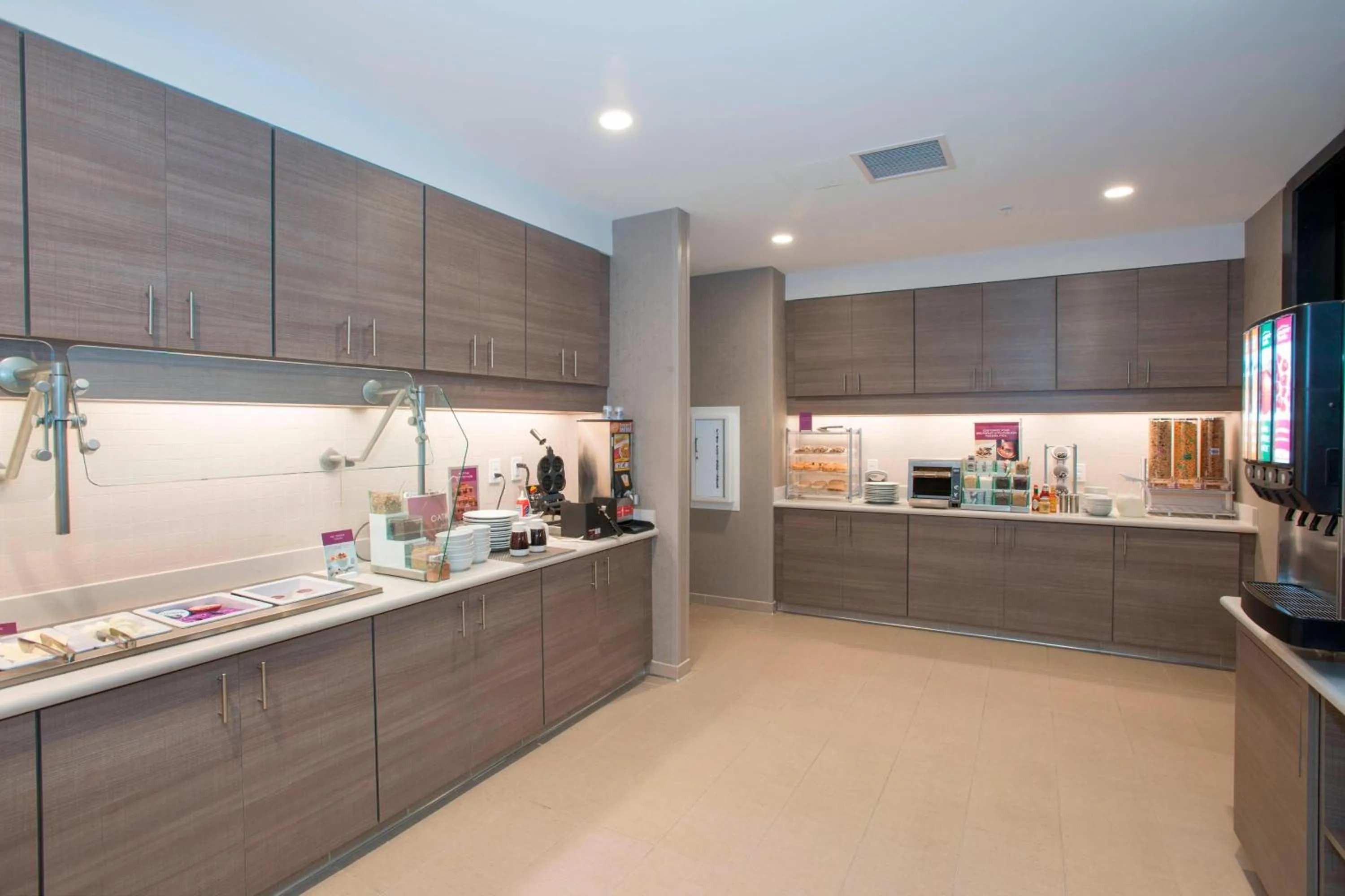 Breakfast in Residence Inn by Marriott Cincinnati Midtown/Rookwood