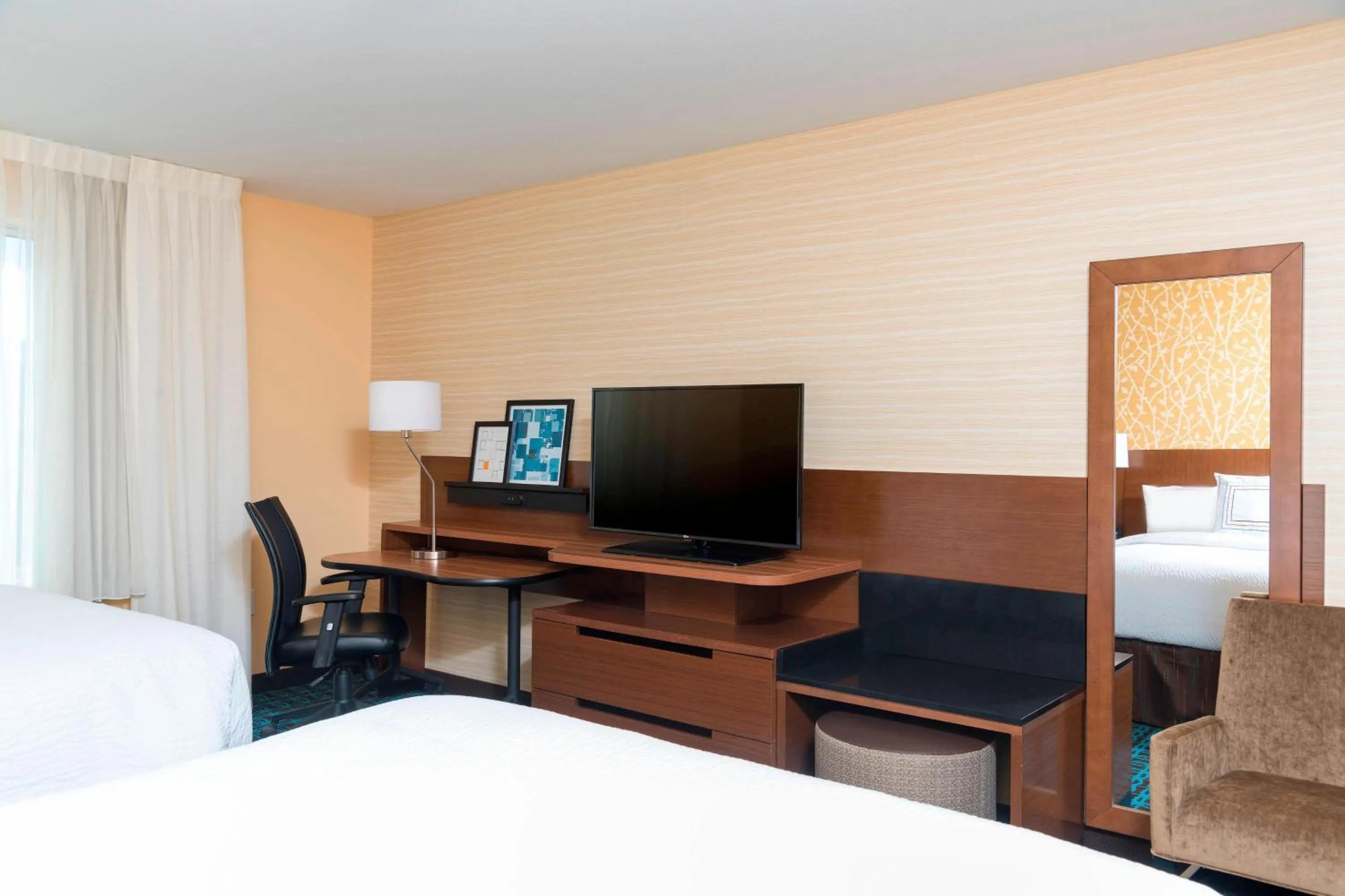 Photo of the whole room, Bed in Fairfield Inn & Suites by Marriott Indianapolis Fishers