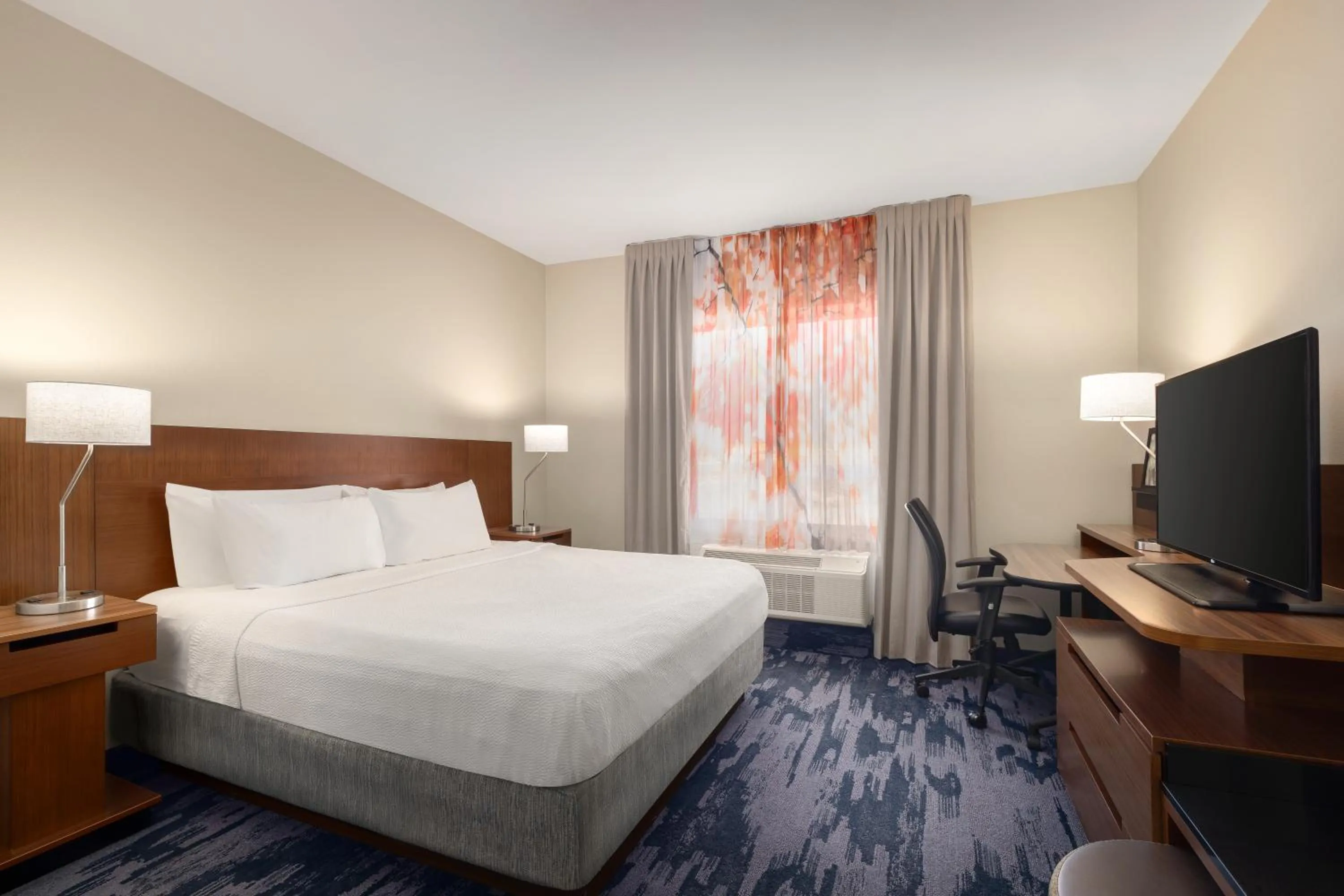Bed in Fairfield Inn & Suites by Marriott West Monroe