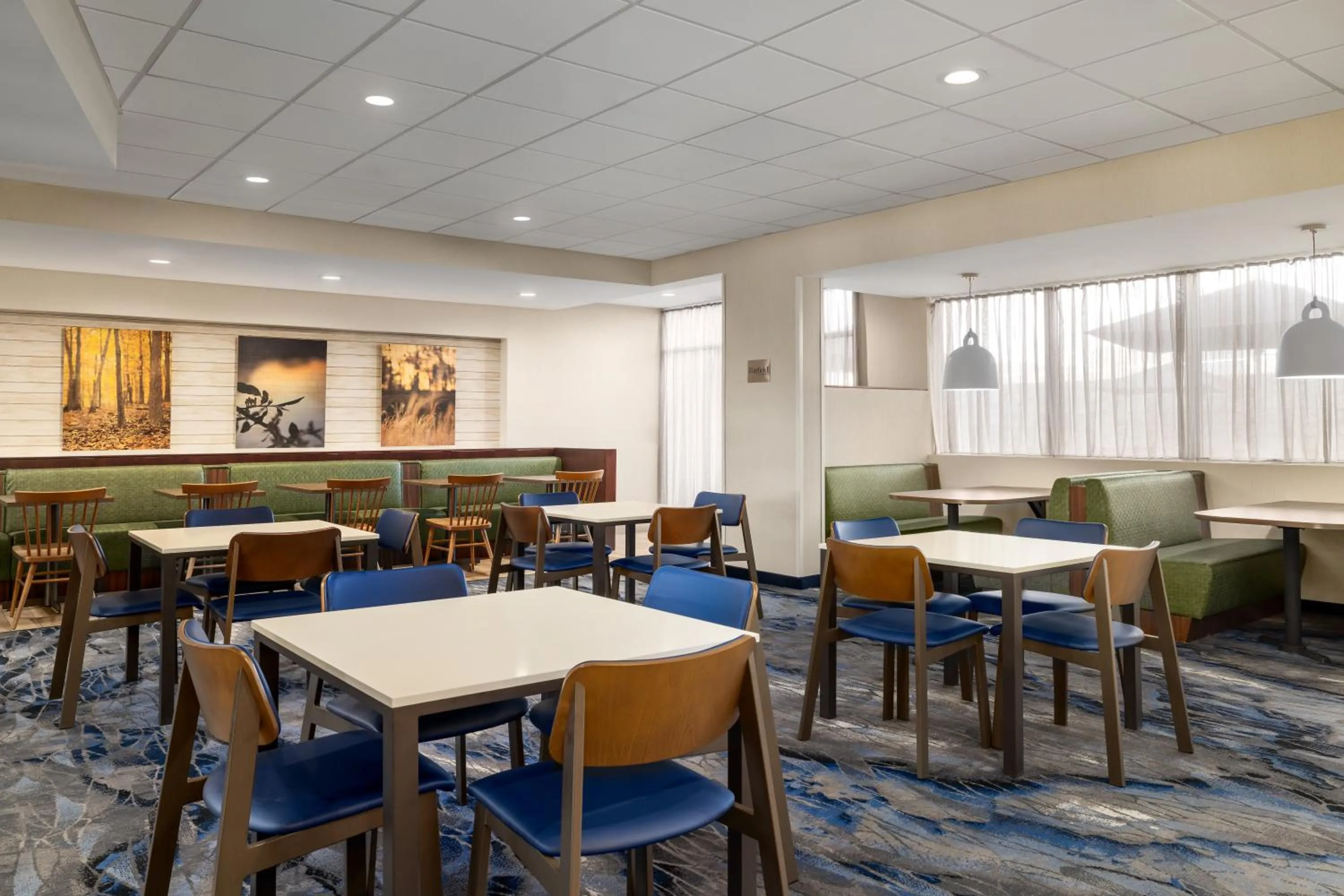Breakfast in Fairfield Inn & Suites by Marriott West Monroe