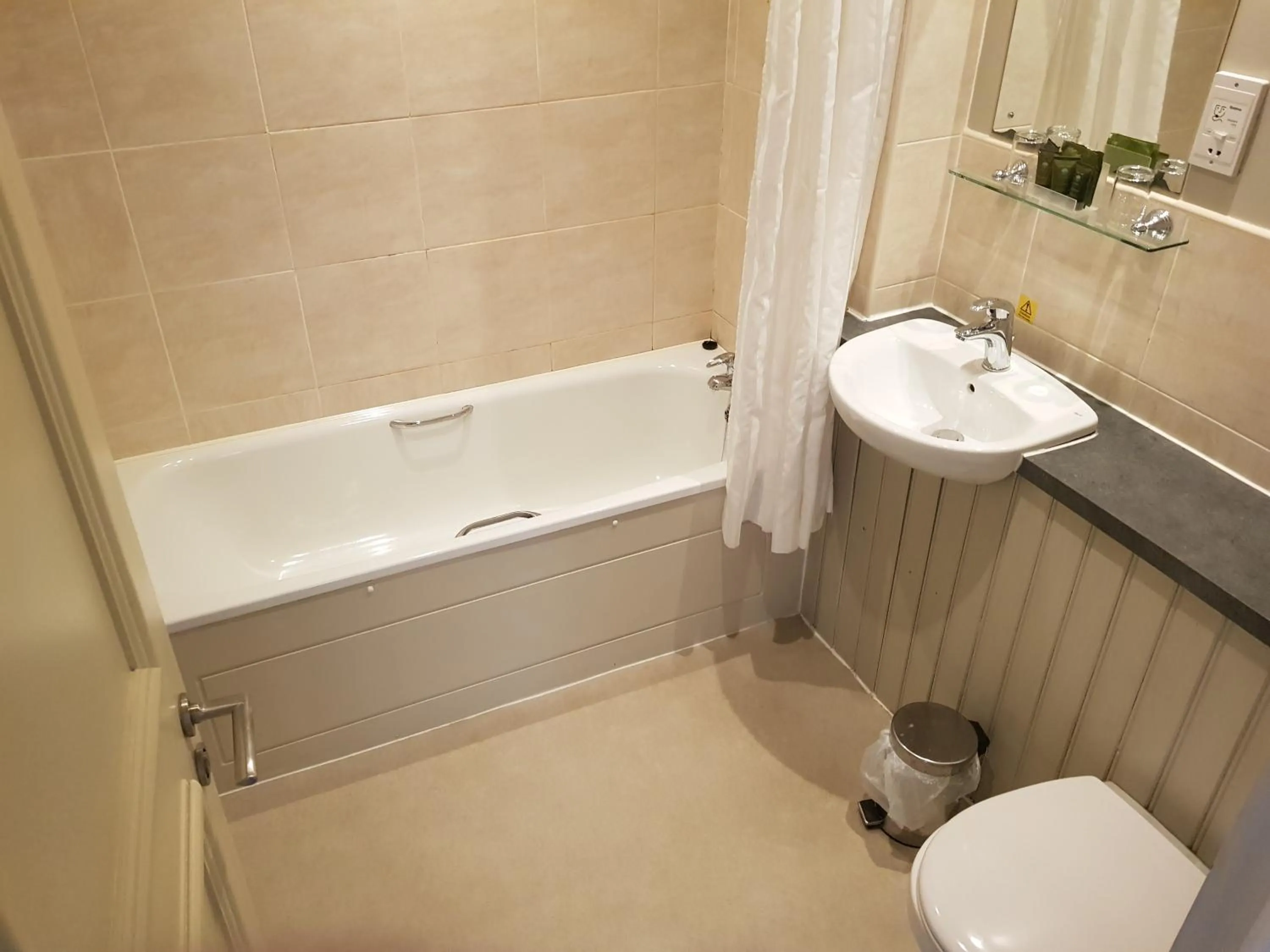 Shower in Rose And Crown