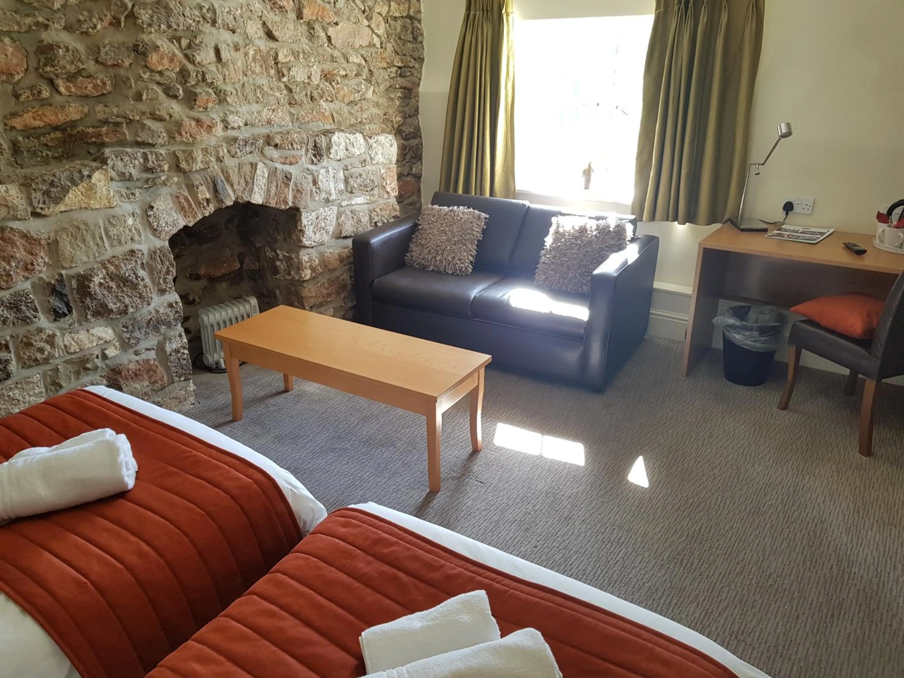 Bed in Rose And Crown