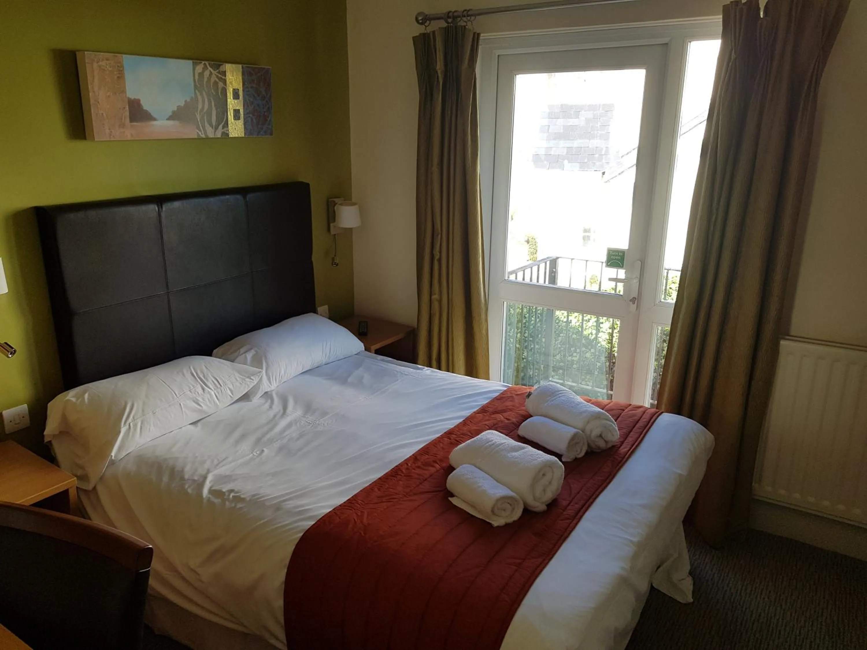 Bed in Rose And Crown