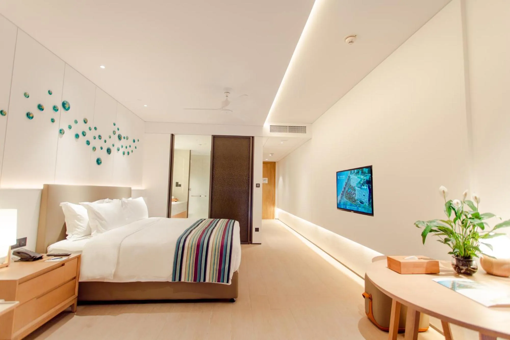 Photo of the whole room, Bed in Sanya Conifer Resort