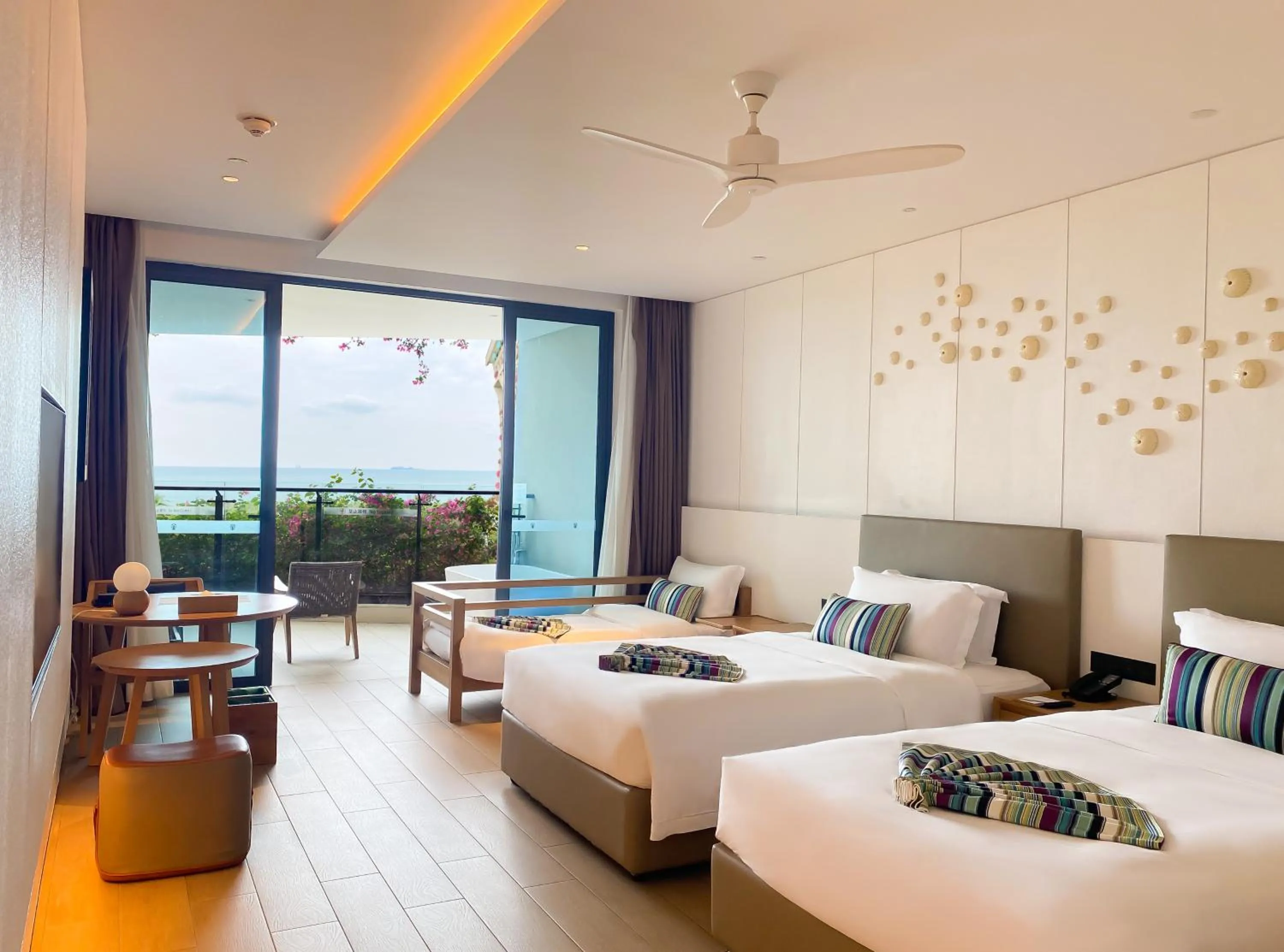 Photo of the whole room, Bed in Sanya Conifer Resort