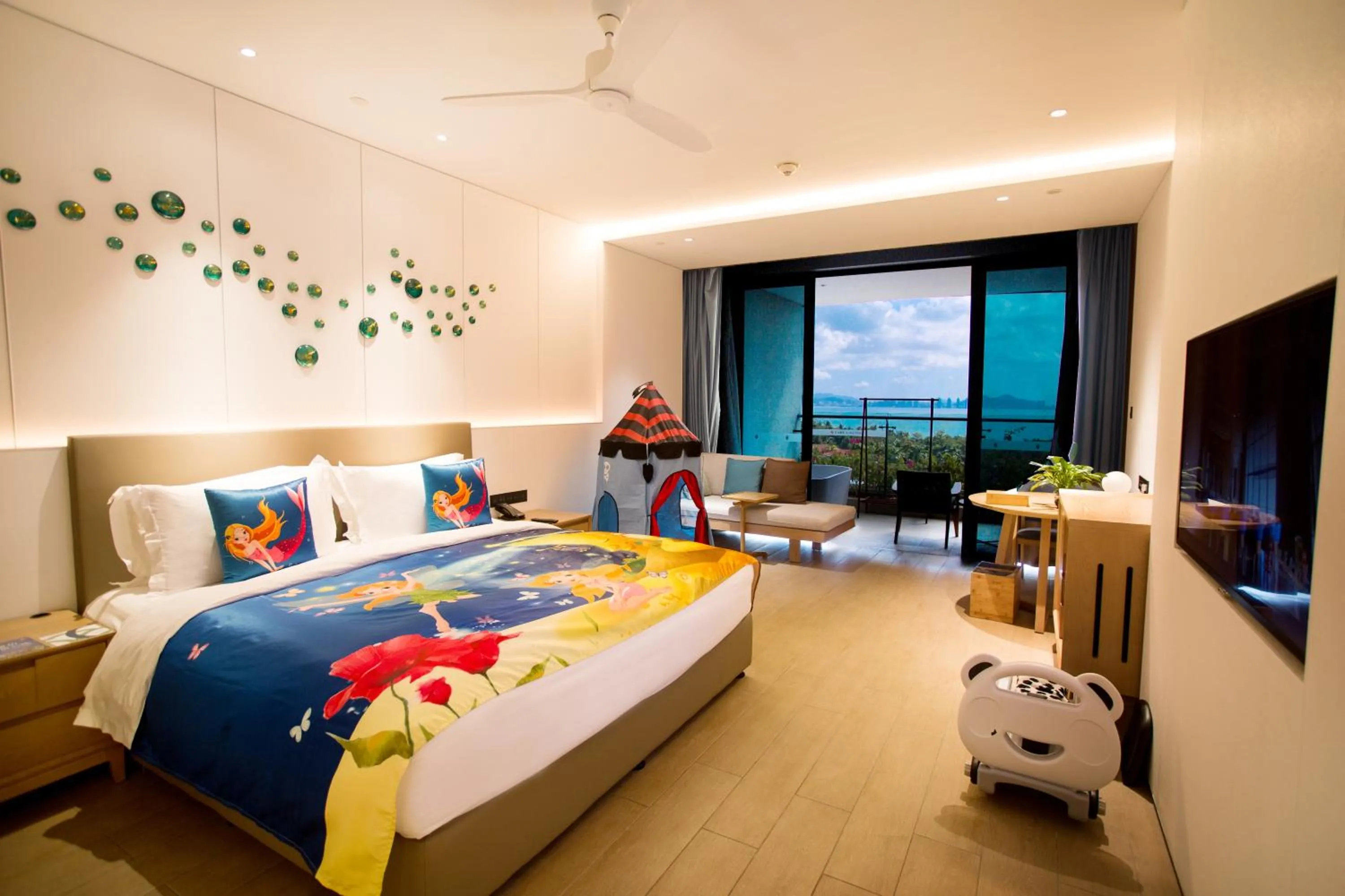 Photo of the whole room, Bed in Sanya Conifer Resort