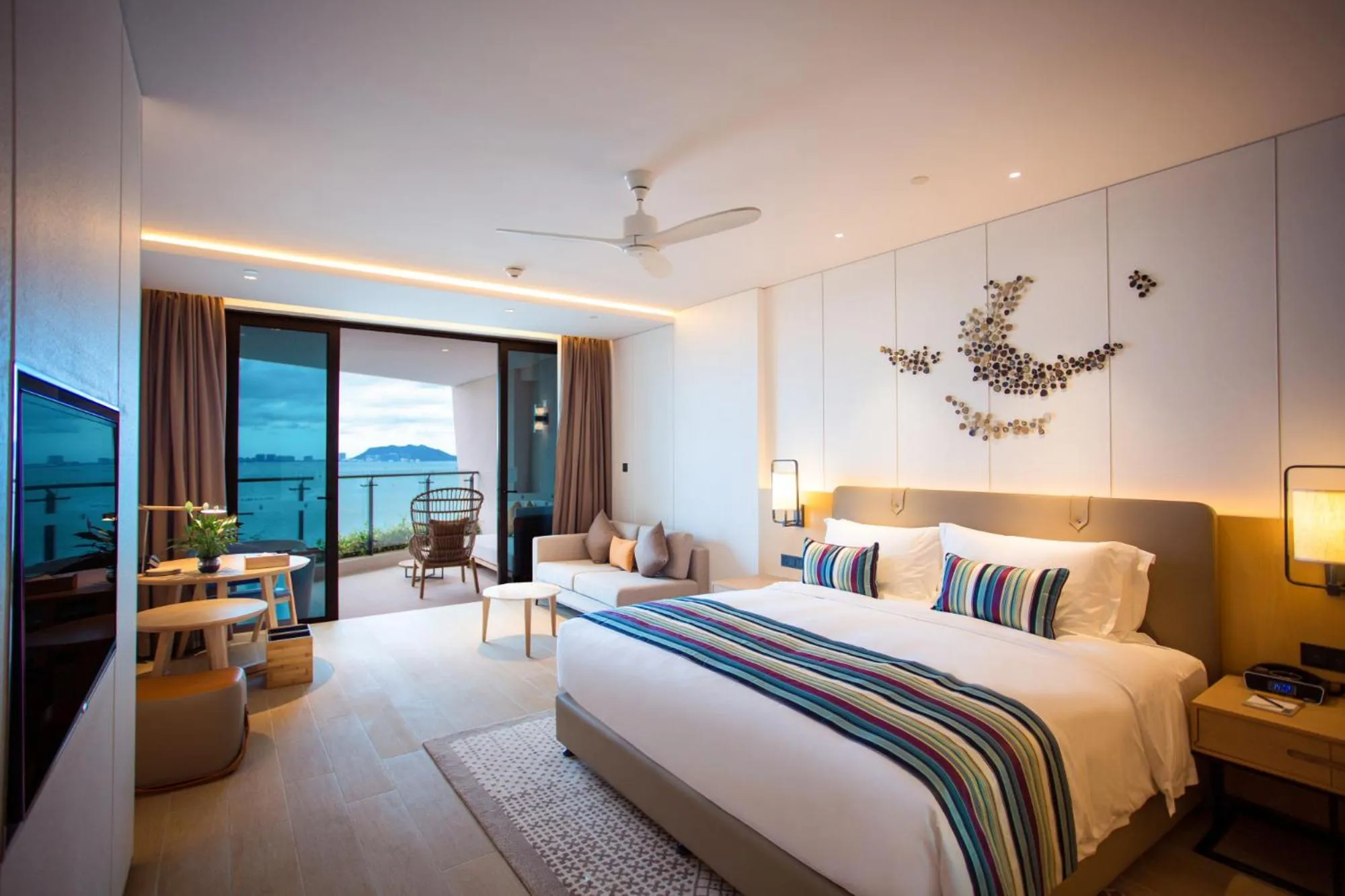 Balcony/Terrace, Bed in Sanya Conifer Resort