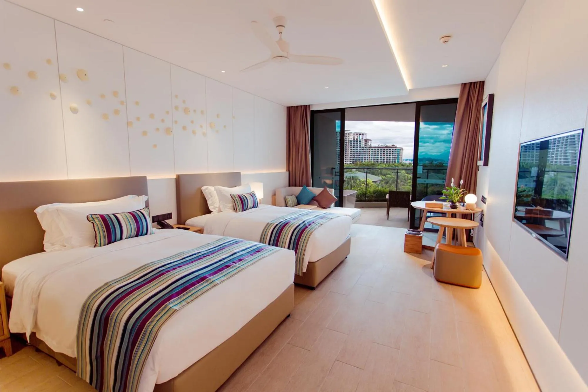 Photo of the whole room, Bed in Sanya Conifer Resort