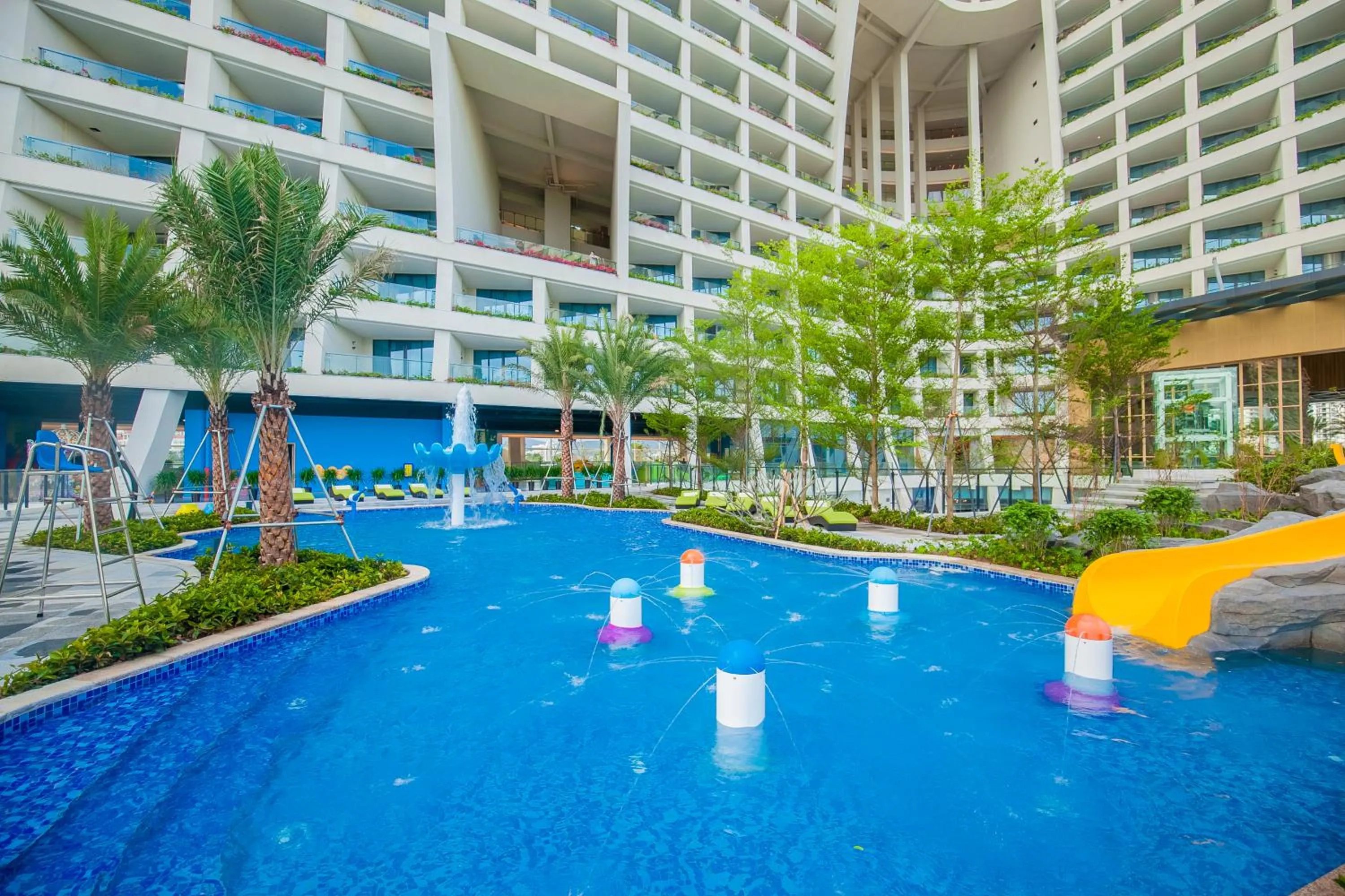 Swimming pool in Sanya Conifer Resort