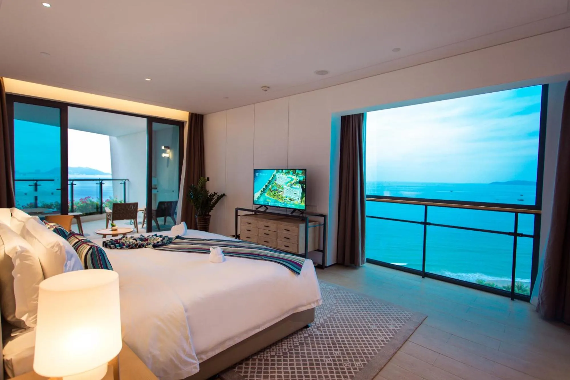 Photo of the whole room, Bed in Sanya Conifer Resort