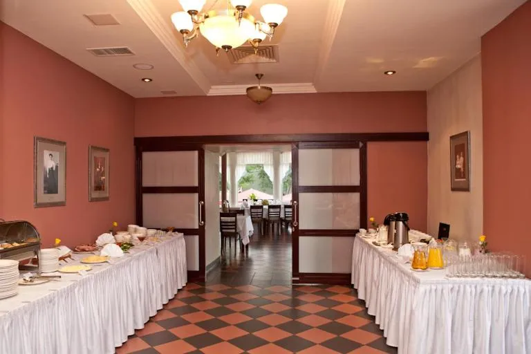 Restaurant/places to eat in Kolonna Hotel Rēzekne