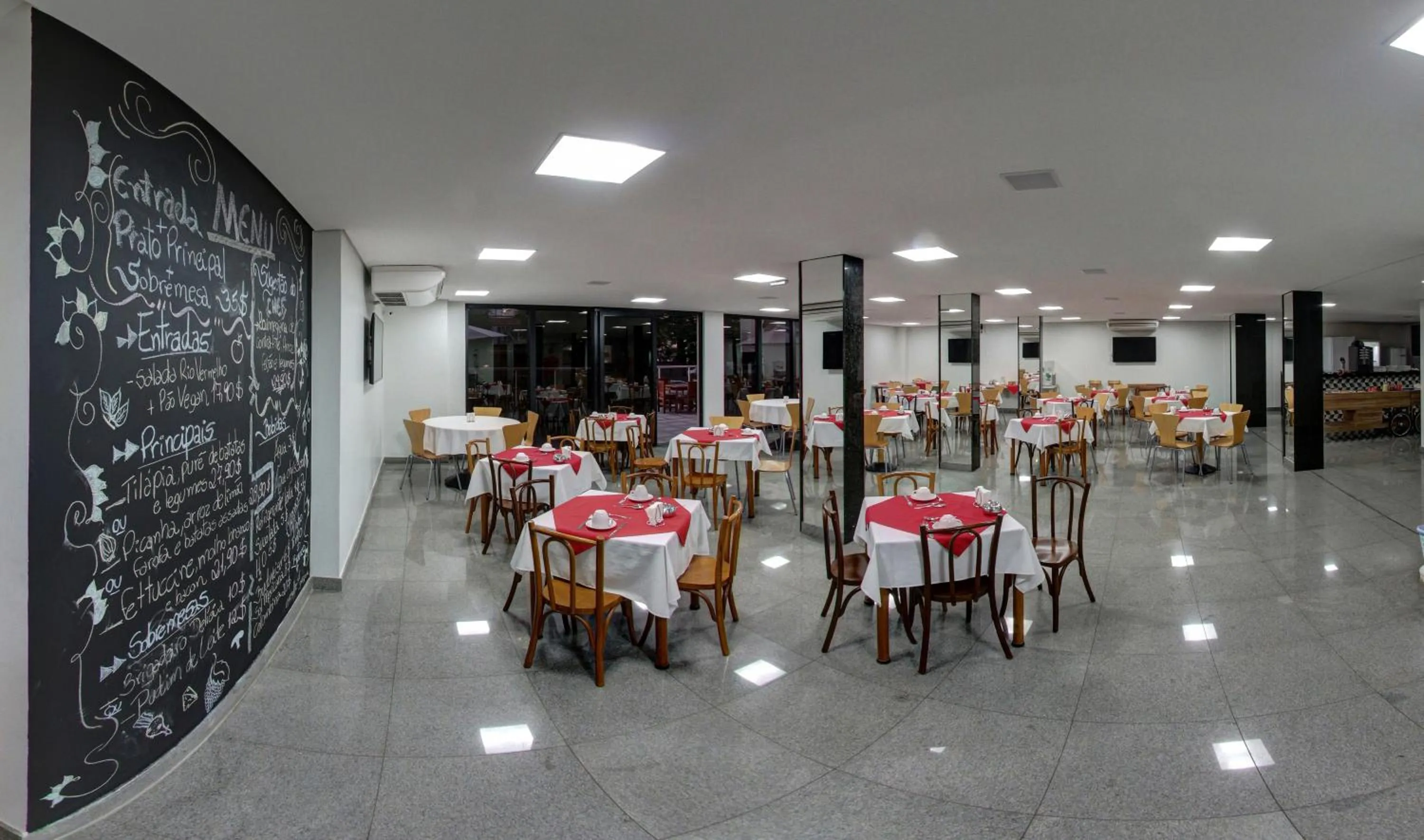 Restaurant/places to eat in Hotel Rio Vermelho