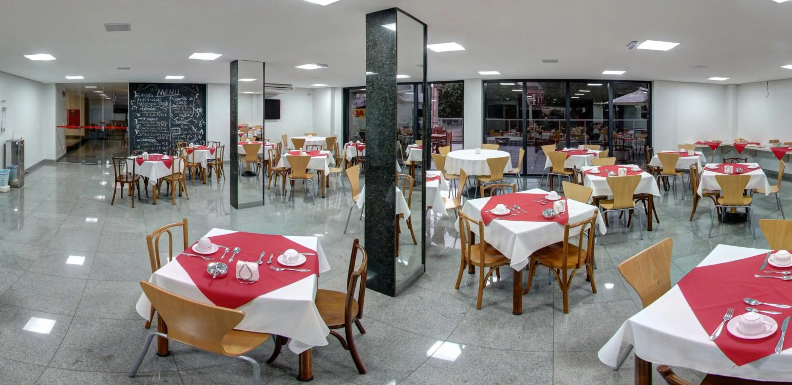 Restaurant/places to eat in Hotel Rio Vermelho