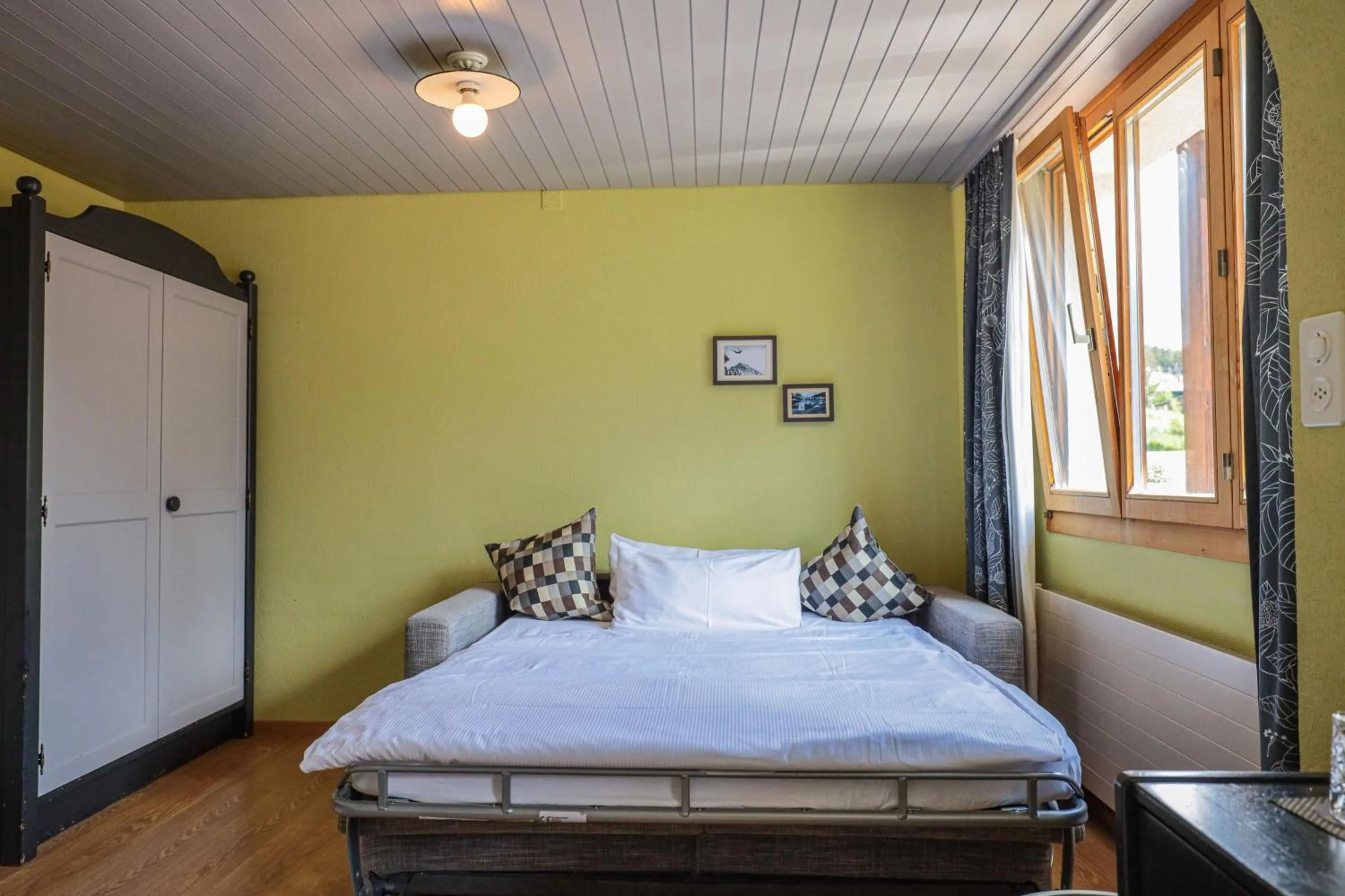 Bedroom, Bed in Hotel Seehof-Arosa