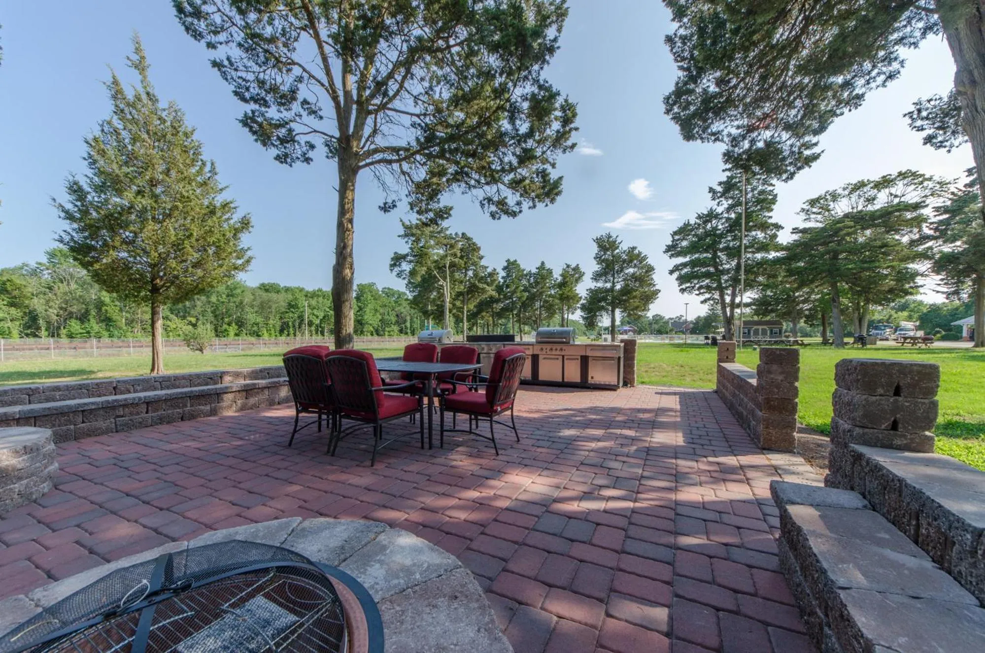 BBQ facilities in Hyland Motor Inn