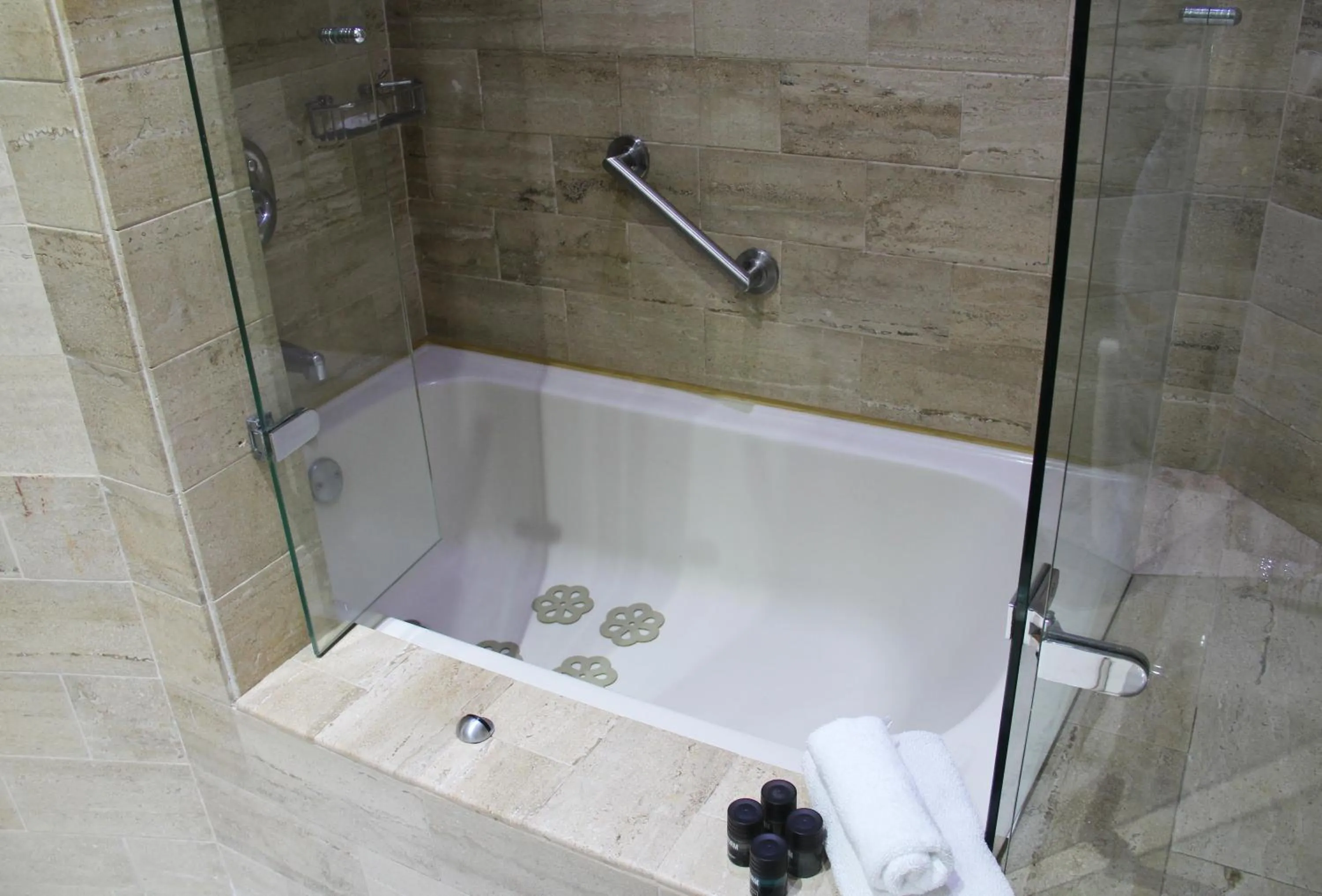 Shower in GHL Hotel Portón Medellín