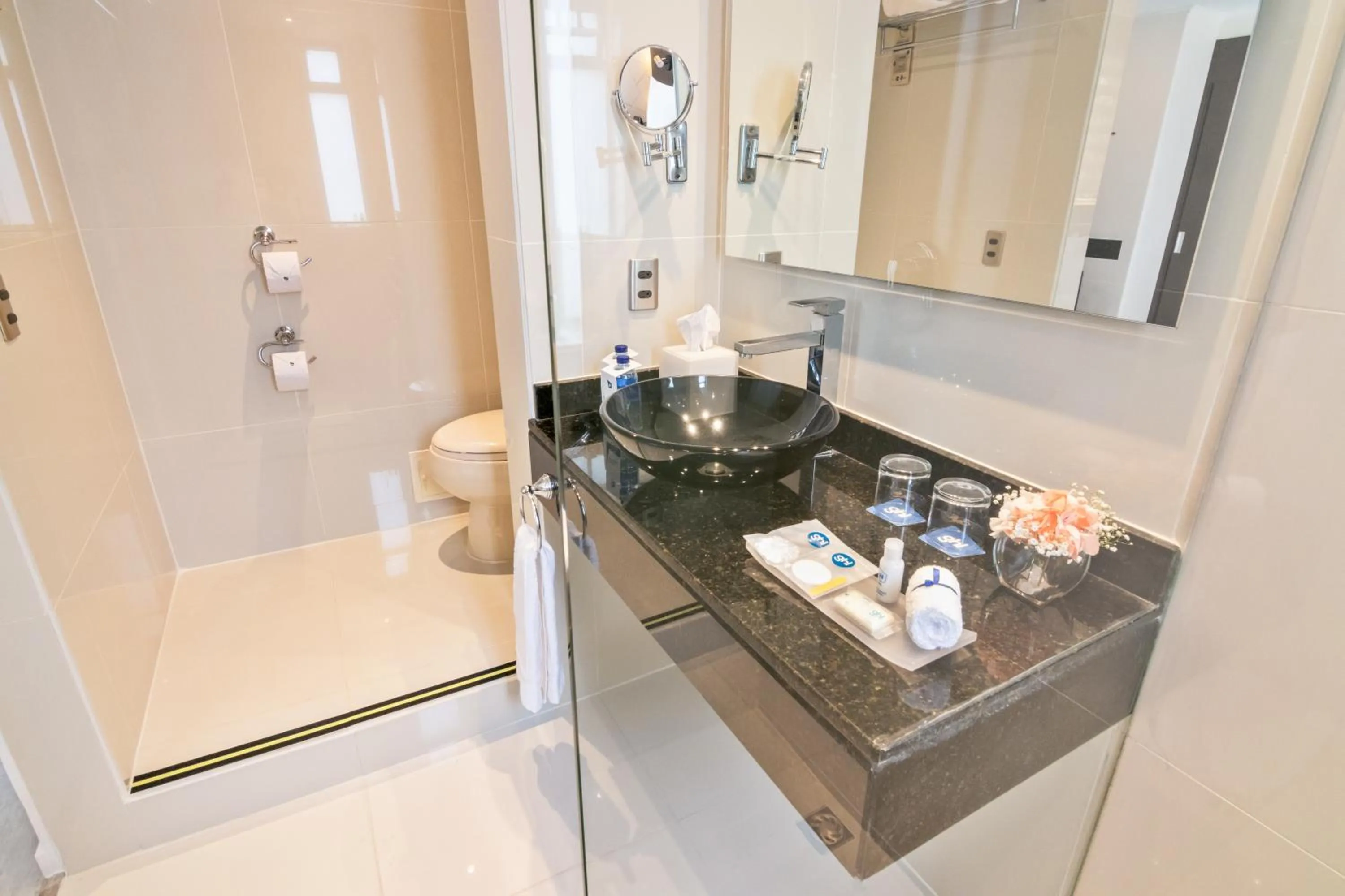 Shower in GHL Hotel Portón Medellín