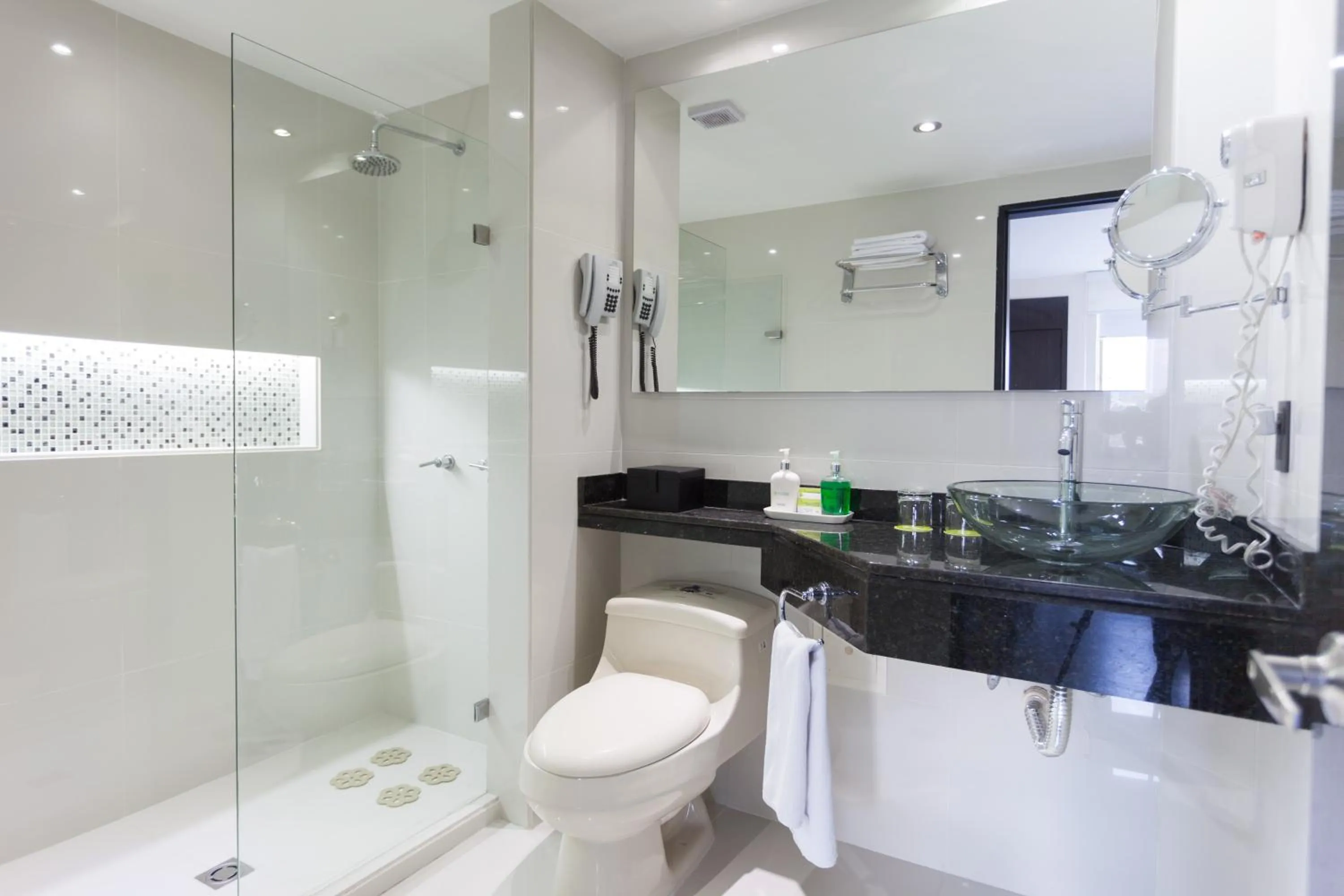 Shower in GHL Hotel Portón Medellín