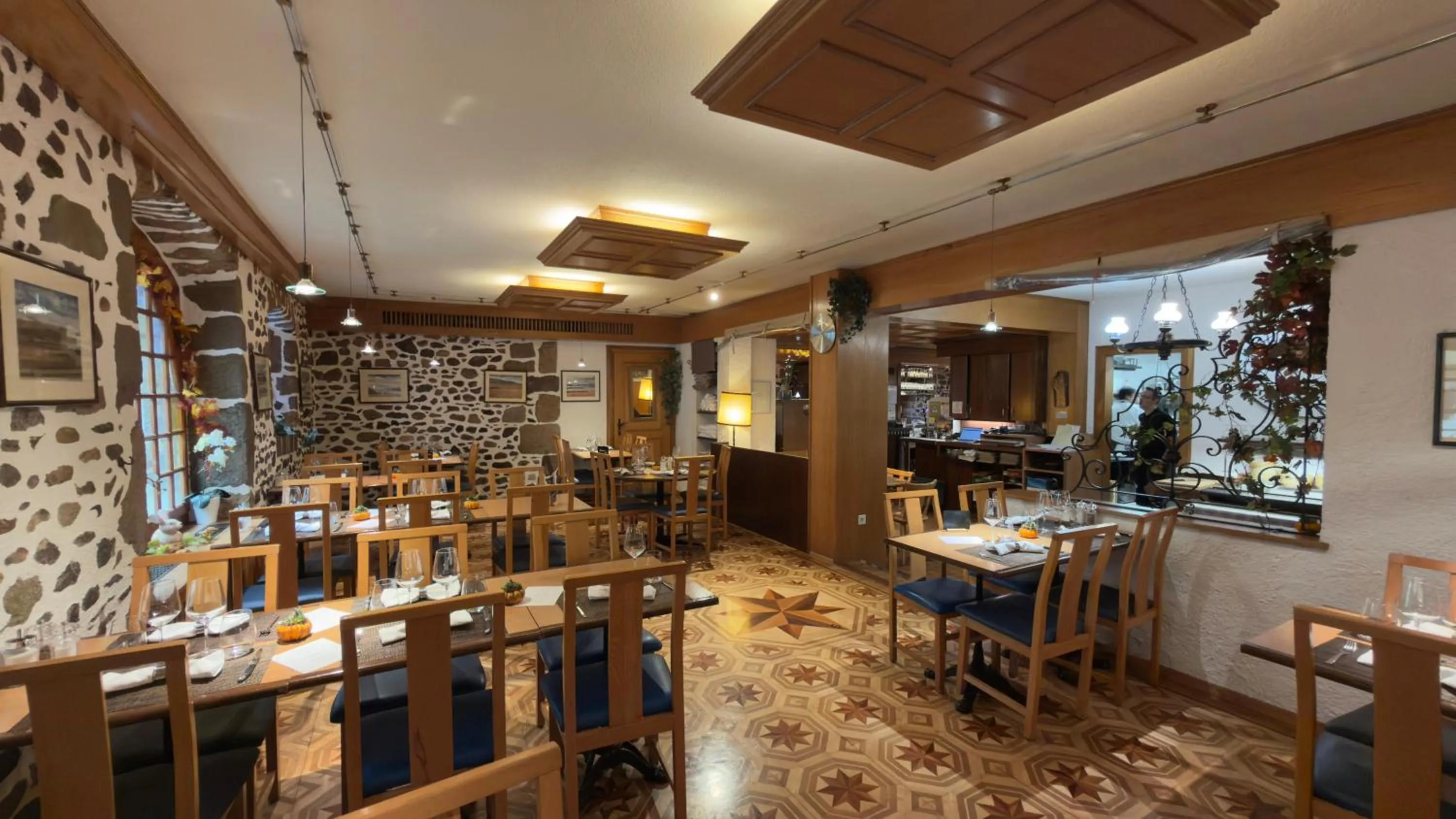 Restaurant/places to eat in Hostellerie du XVI Siècle