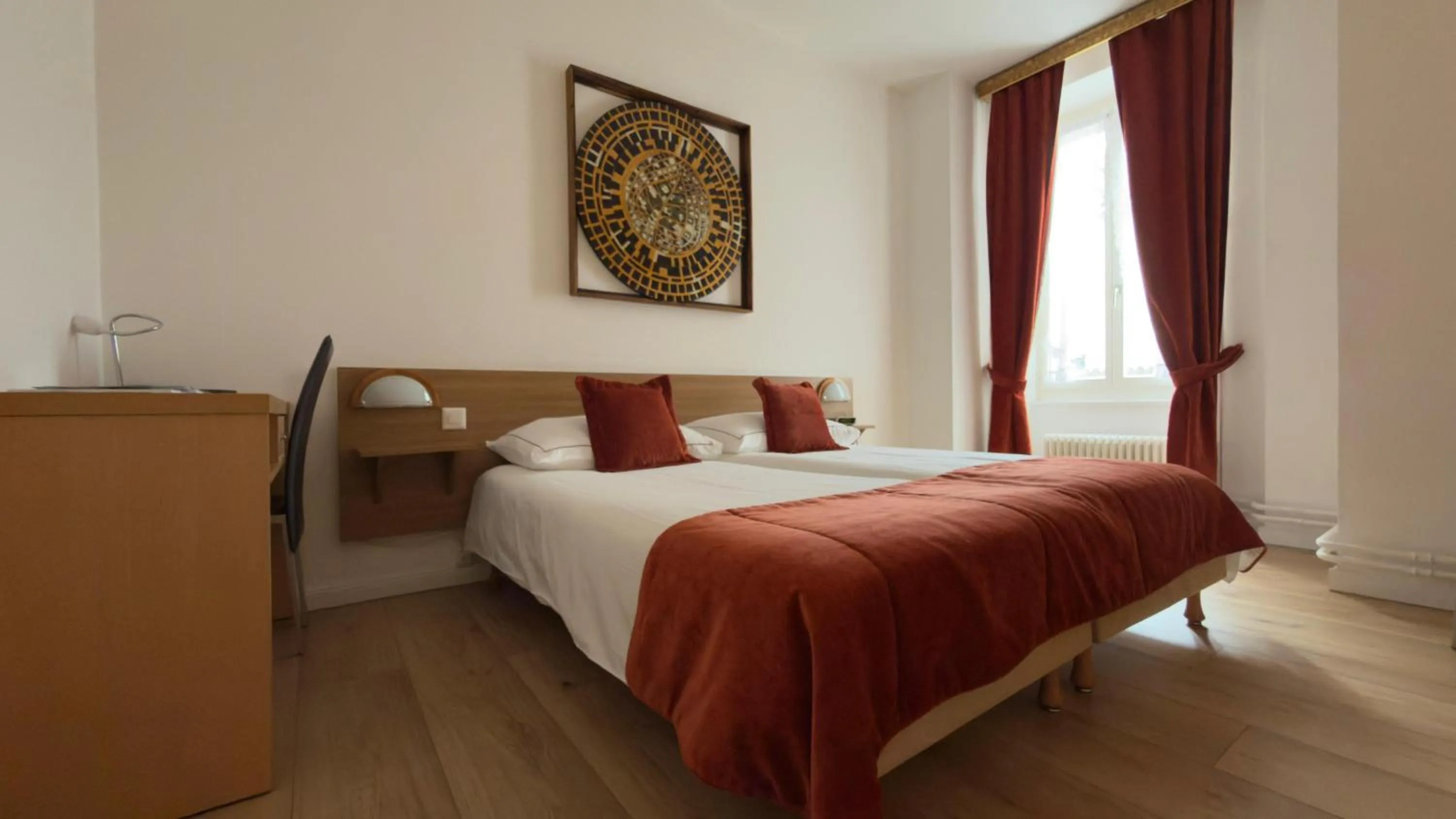 Bed in Hostellerie du XVI Siècle