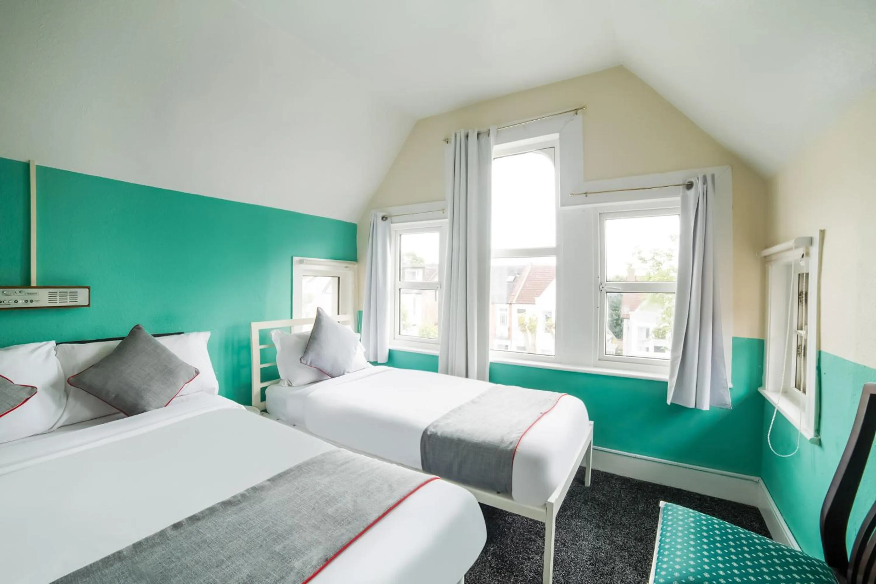 Bedroom, Bed in Devine Beach Hotel, Westcliff Southend-On-Sea