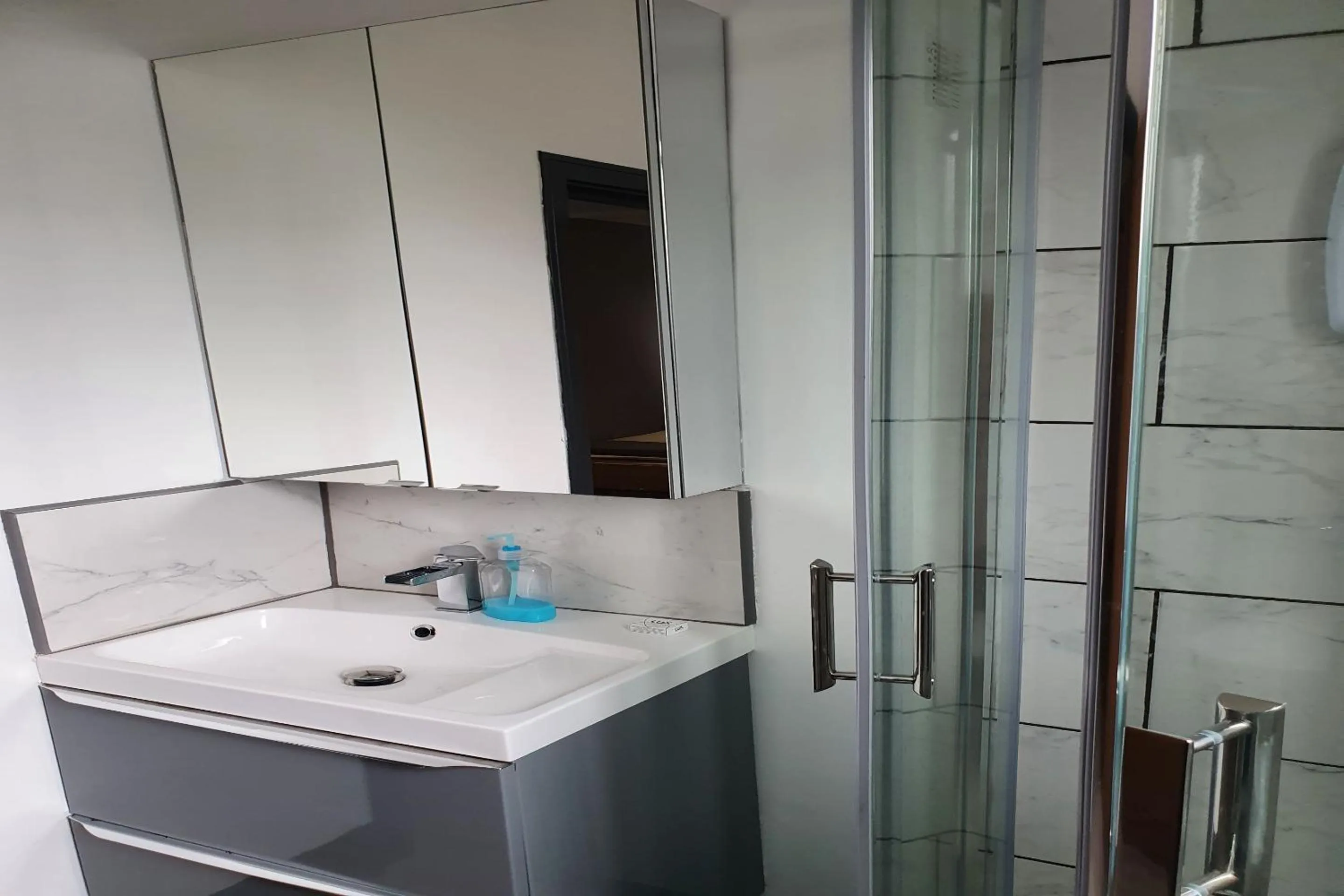 Bathroom in Devine Beach Hotel, Westcliff Southend-On-Sea