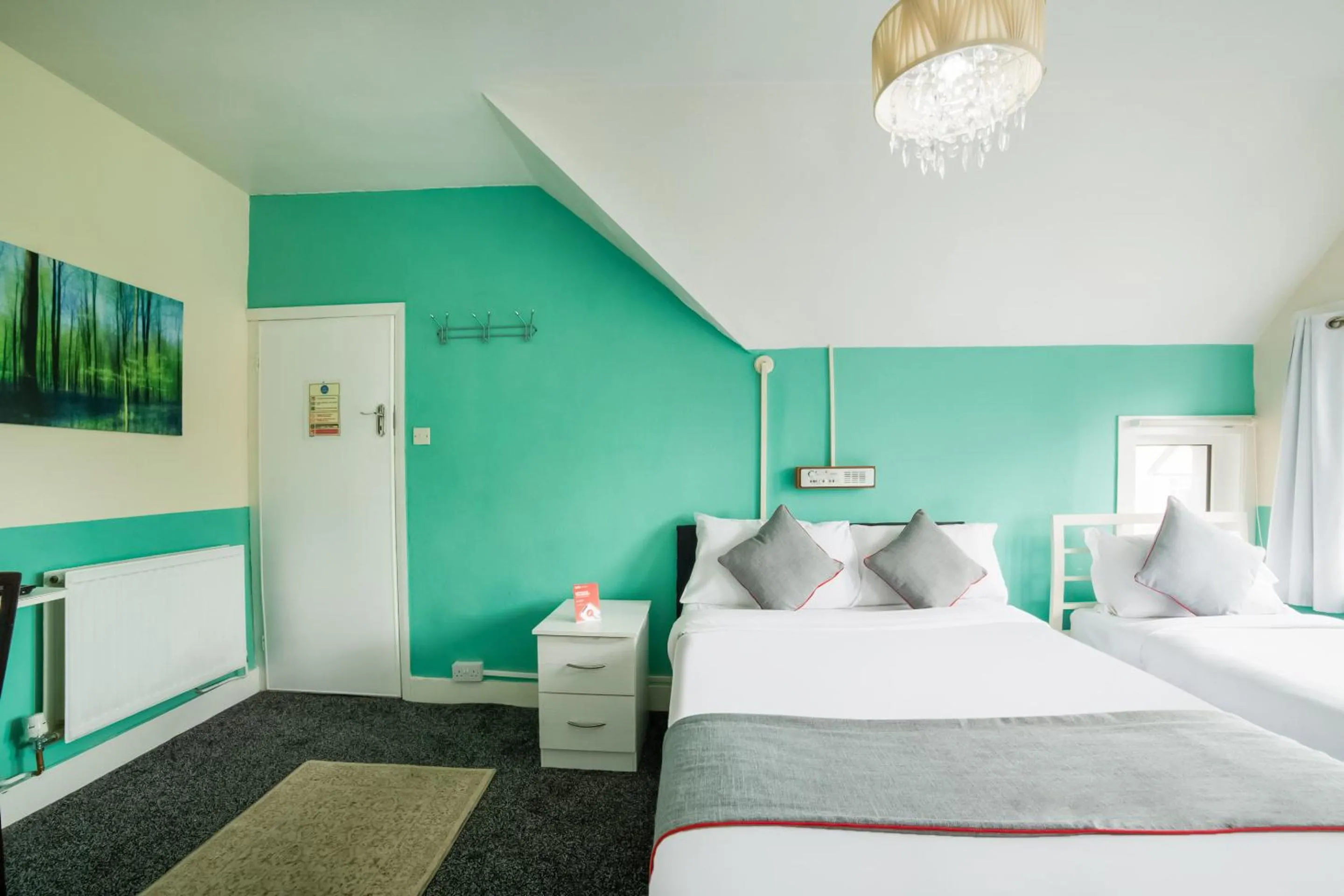 Bedroom, Bed in Devine Beach Hotel, Westcliff Southend-On-Sea