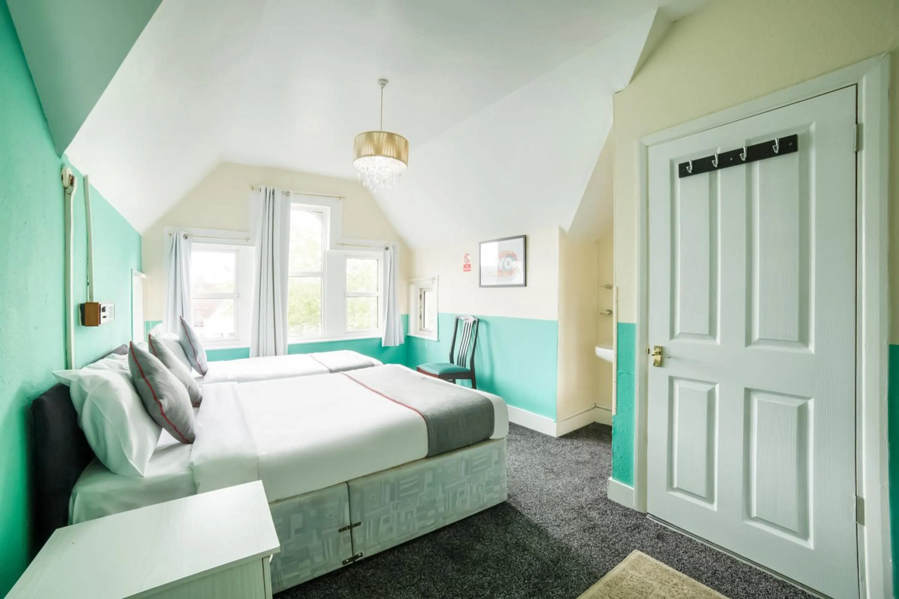 Bedroom, Bed in Devine Beach Hotel, Westcliff Southend-On-Sea