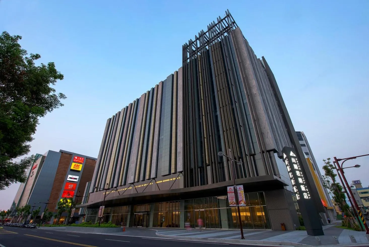 Facade/entrance in Grand Royal Hotel