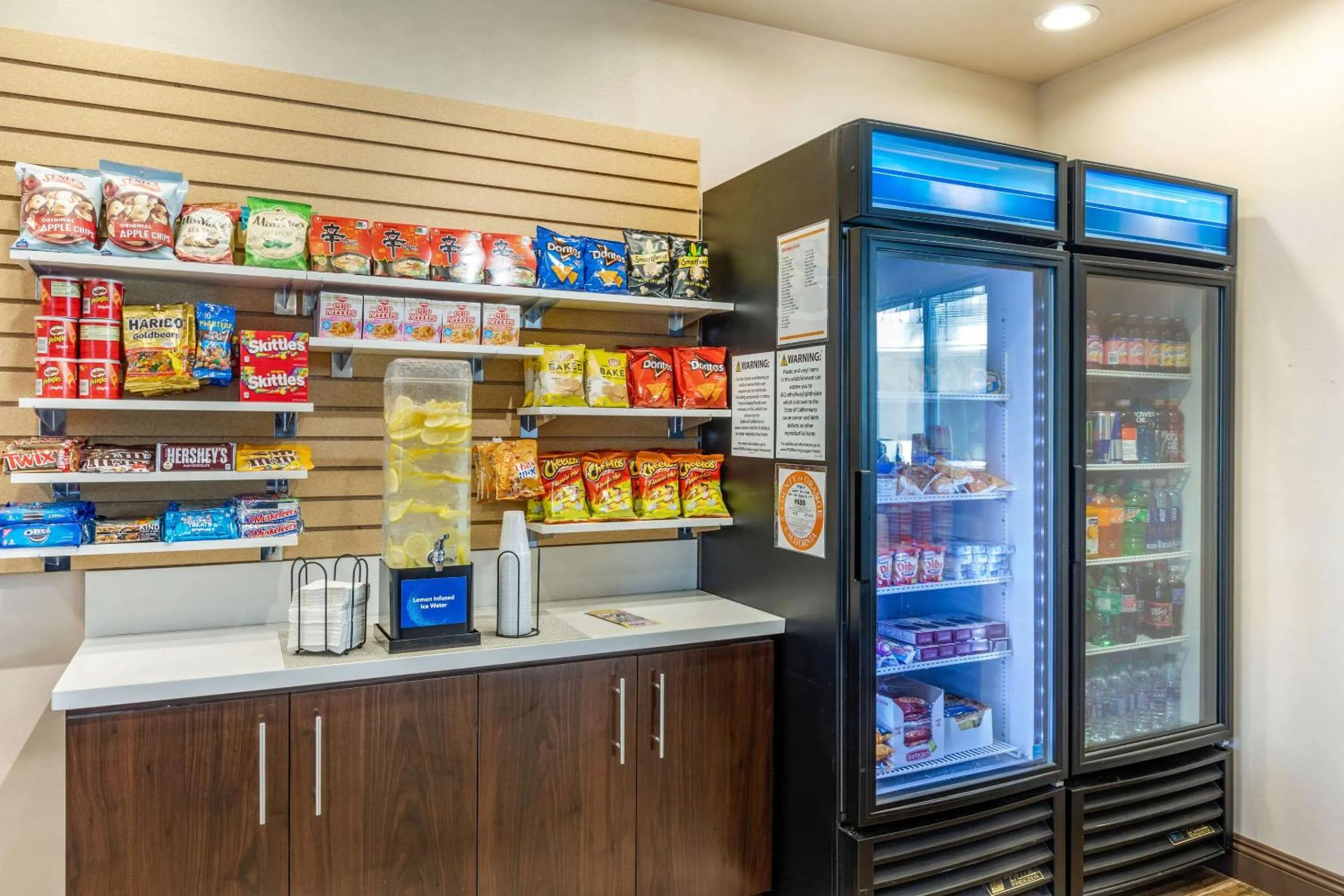 Restaurant/places to eat in Comfort Inn & Suites Orange County John Wayne Airport